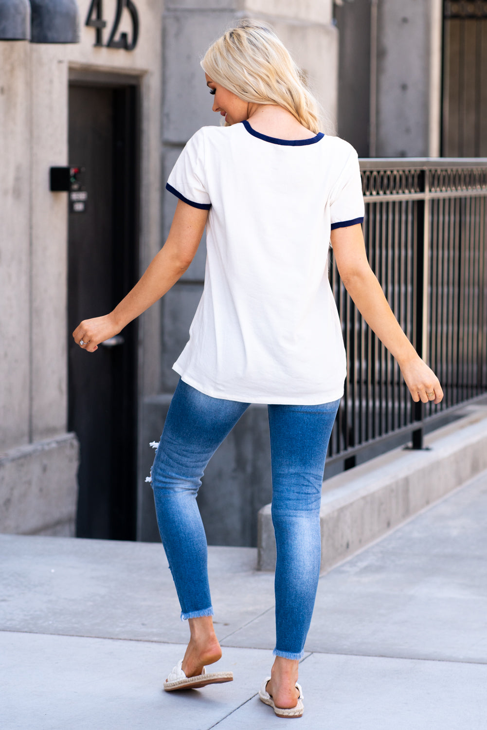 Hem & Thread Light and easy, pair this pretty graphic tee with your favorite ankle skinnies. Color: White Neckline: Crew Sleeve: Short Sleeve 95% COTTON 5% SPANDEX Style #: 30538-White Contact us for any additional measurements or sizing.