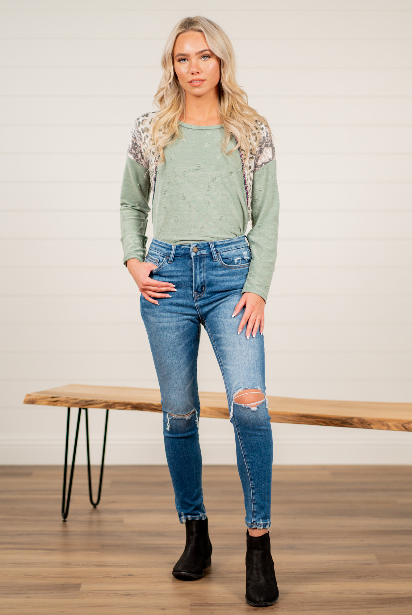 Flying Monkey Jeans Flying Monkey is known for its slim-fitted denim that stretch to your body. These high-rise jeans hit at exactly the right spot on your waist and with some spandex, these will stretch as you wear and get super comfy! Name: Summer Sand Cut: Skinny, 28" skinny* Rise: High Rise, 10" Front Rise* 98% COTTON 2% SPANDEX