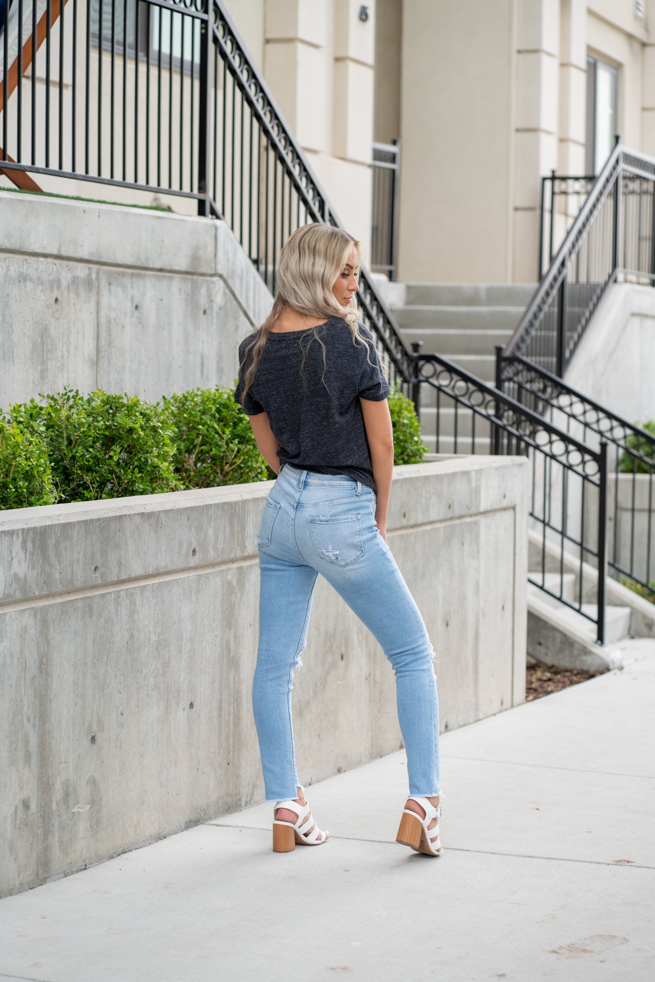 Flying Monkey Jeans Wash: Light Blue Name: Call You Out Cut: Skinny, 29" Inseam* Rise: High Rise, 10" Front Rise* 98%COTTON 2%SPANDEX Stitching: Classic Fly: Zipper Style #: F4642 Contact us for any additional measurements or sizing. *Measured on the smallest size, measurements may vary by size.