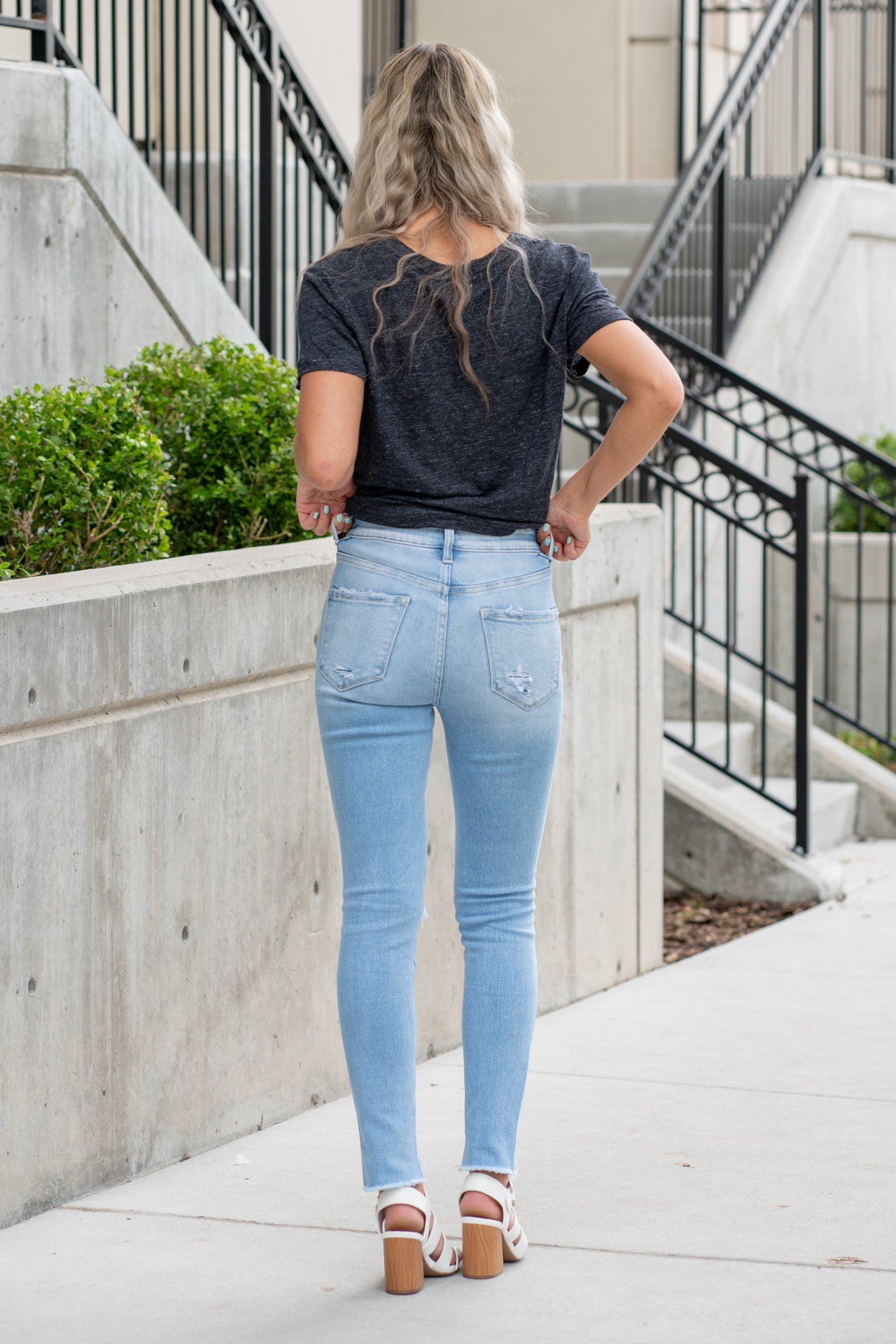 Flying Monkey Jeans Wash: Light Blue Name: Call You Out Cut: Skinny, 29" Inseam* Rise: High Rise, 10" Front Rise* 98%COTTON 2%SPANDEX Stitching: Classic Fly: Zipper Style #: F4642 Contact us for any additional measurements or sizing. *Measured on the smallest size, measurements may vary by size.