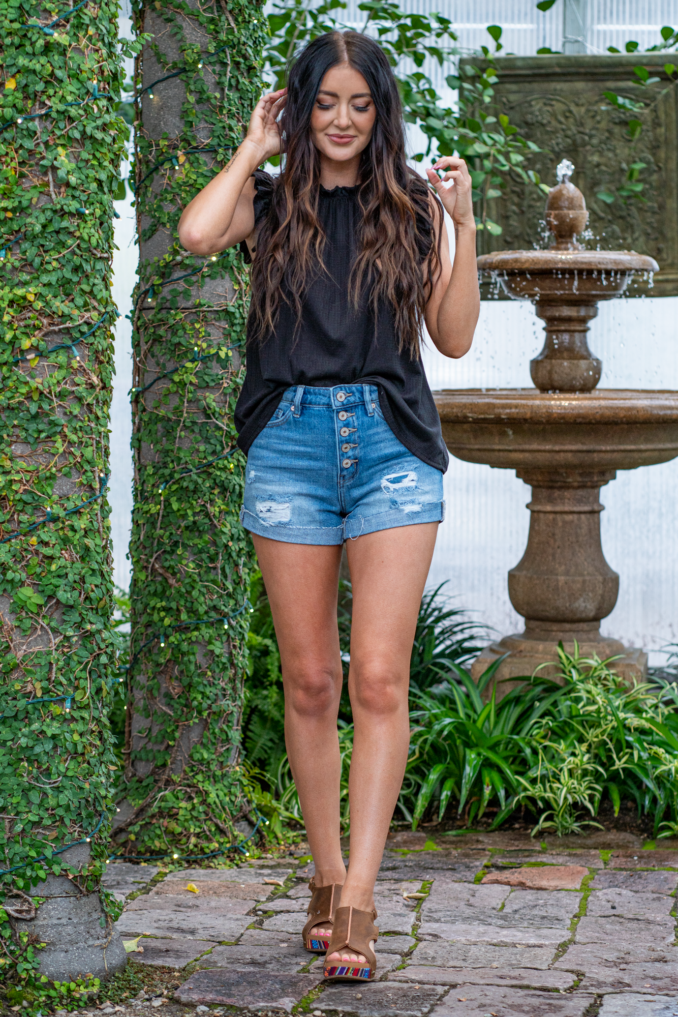 KanCan Jeans Color: Light Blue Wash Cut: Shorts, 4" Inseam Rise: High Rise, 11.5" Front Rise 100% Cotton Stitching: Classic Fly: Exposed Button Fly Style #: KC8590L Contact us for any additional measurements or sizing. *Measured on the smallest size, measurements may vary by size.