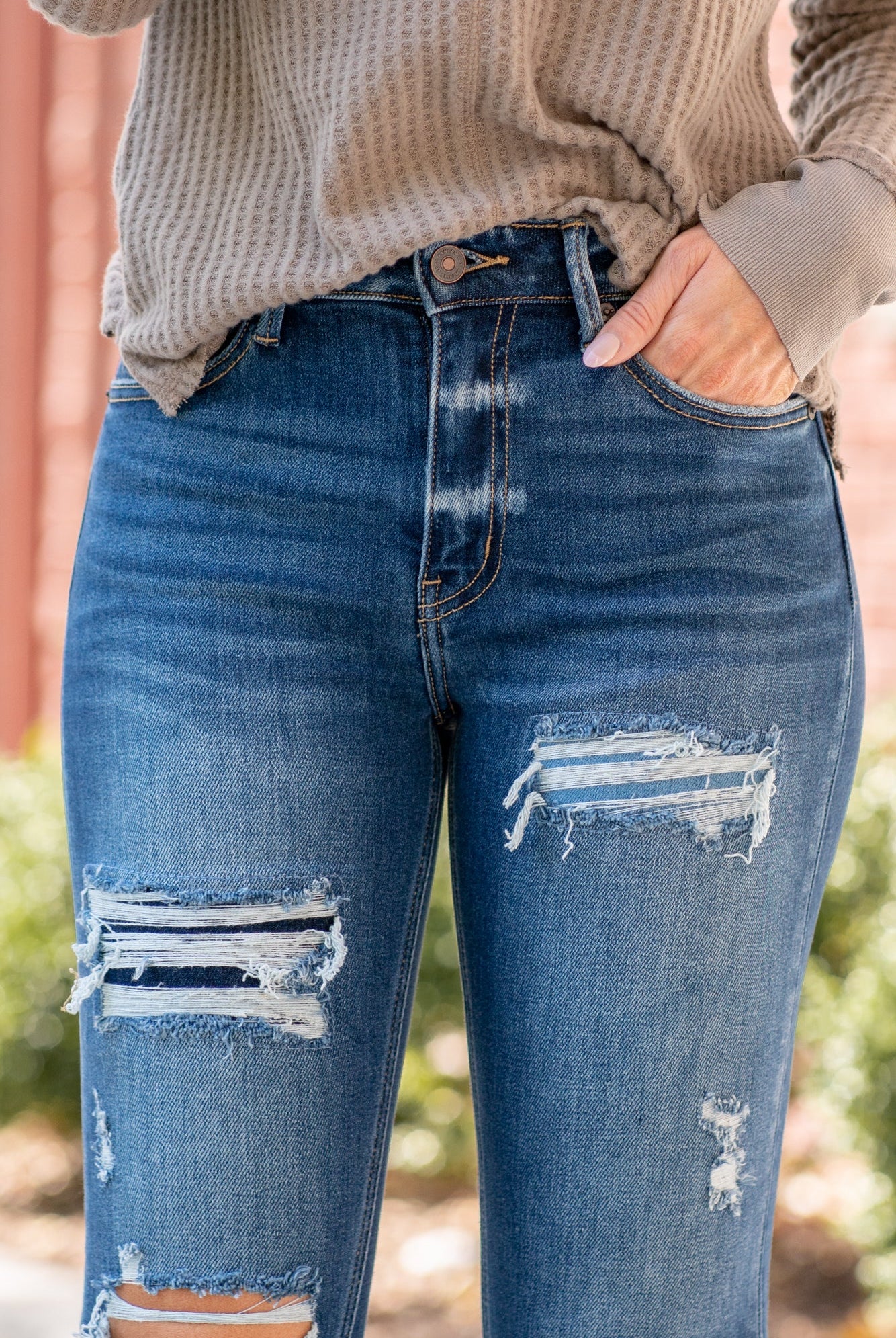 KanCan Jeans KanCan Stretchy! Color: Medium Wash Cut: Ankle Skinny, 27.5" Inseam Rise: High-Rise, 9.75" Front Rise 93% COTTON , 5% POLYESTER , 2% SPANDEX Fly: Zipper Style #: KC2503M Contact us for any additional measurements or sizing.