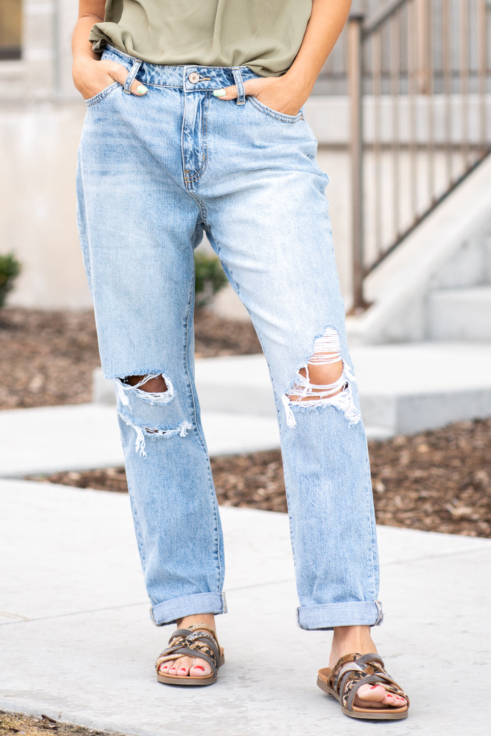 KanCan Jeans Collection: Spring 2021 Color: Medium Blue Wash Cut: Straight Fit, 25.5" Inseam Rise: High-Rise, 11" Front Rise 100% Cotton Fly: Zip Hem: Cuffed Hem Style #: KC8579L Contact us for any additional measurements or sizing.