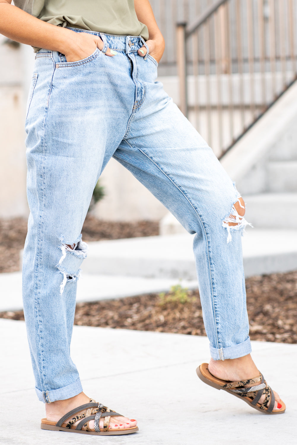 KanCan Jeans Collection: Spring 2021 Color: Medium Blue Wash Cut: Straight Fit, 25.5" Inseam Rise: High-Rise, 11" Front Rise 100% Cotton Fly: Zip Hem: Cuffed Hem Style #: KC8579L Contact us for any additional measurements or sizing.