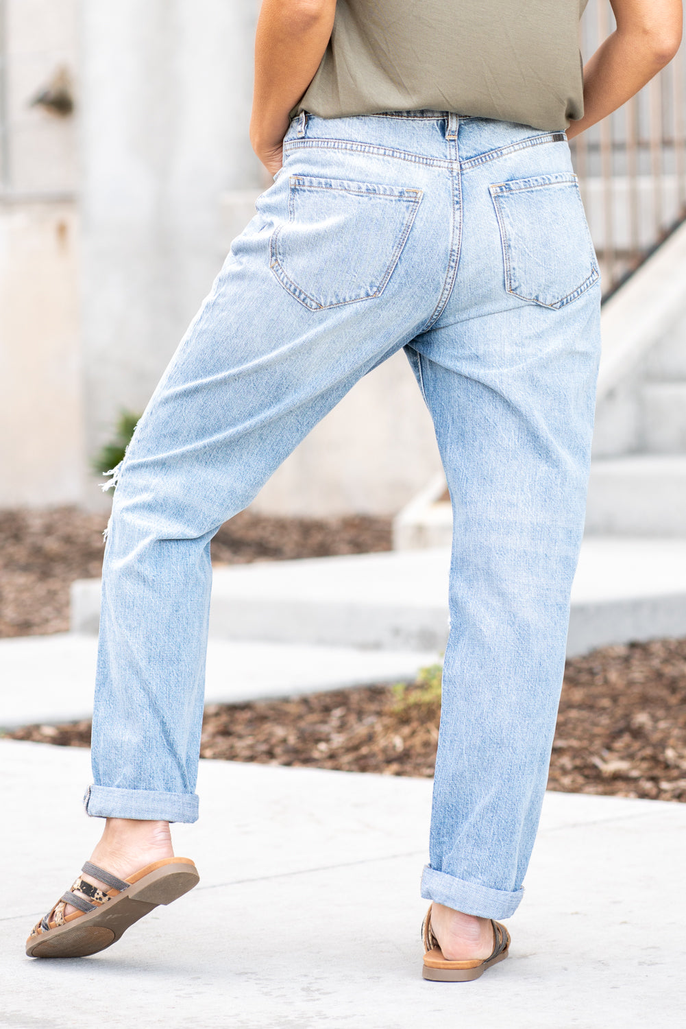 KanCan Jeans Collection: Spring 2021 Color: Medium Blue Wash Cut: Straight Fit, 25.5" Inseam Rise: High-Rise, 11" Front Rise 100% Cotton Fly: Zip Hem: Cuffed Hem Style #: KC8579L Contact us for any additional measurements or sizing.