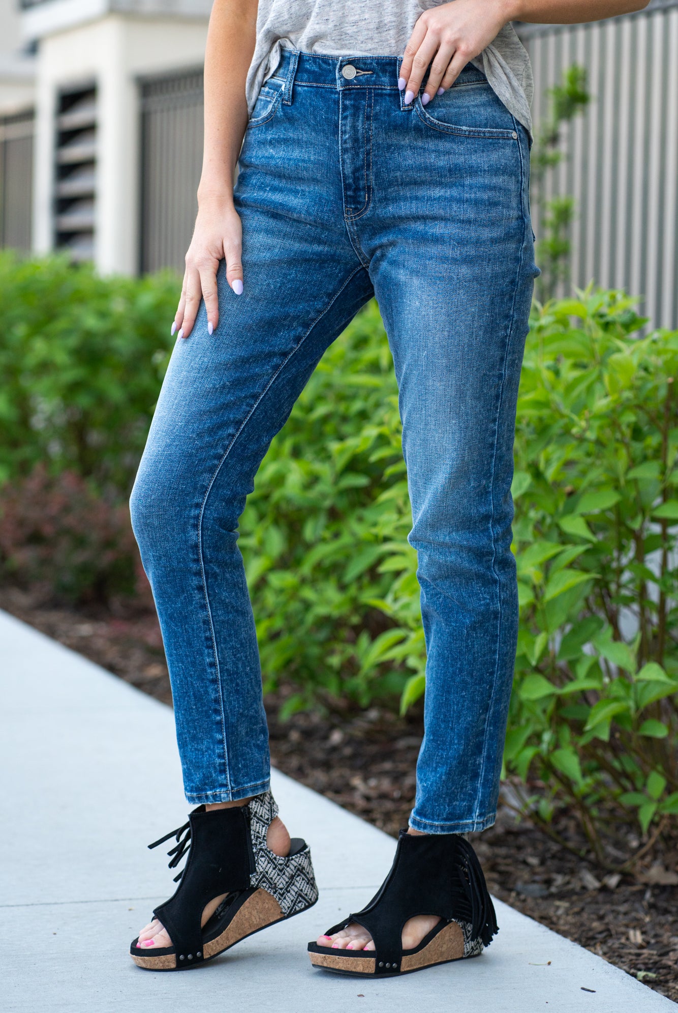 KanCan Jeans  With a high waist and cigarette straight fit, these will be your go-to jeans that will never go out of style. Color: Medium Blue  Cut: Straight Fit, 28" Inseam* Rise: High-Rise, 11" Front Rise* 99% Cotton 1% Spandex  Fly: Zipper Style #: KC4009D Contact us for any additional measurements or sizing.  *Measured on the smallest size, measurements may vary by size.