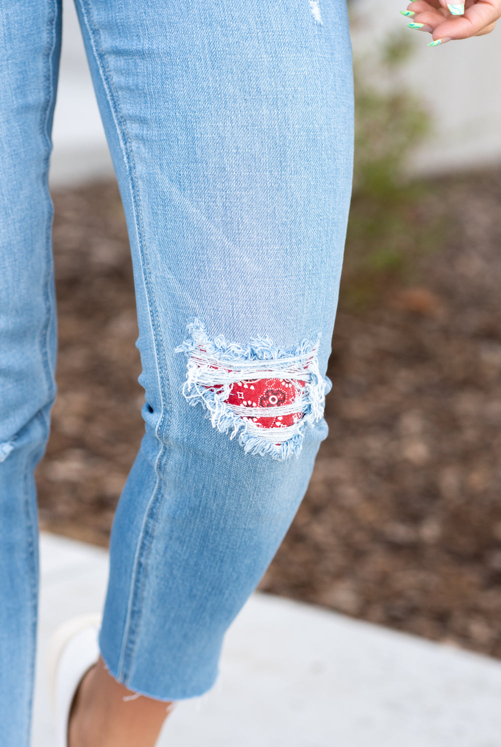 KanCan Jeans Collection: Spring 2021 Color: Medium Blue Wash Red Bandana Backed Distress Cut: Super Skinny, 26" Inseam Rise: High-Rise, 10" Front Rise 98% COTTON, 2% SPANDEX Fly: Zipper Style #: KC7837M Contact us for any additional measurements or sizing. Cas is 5'7", wears size 1 jeans, a small top, and 8 shoes. She is wearing a size 24/1 in these jeans.