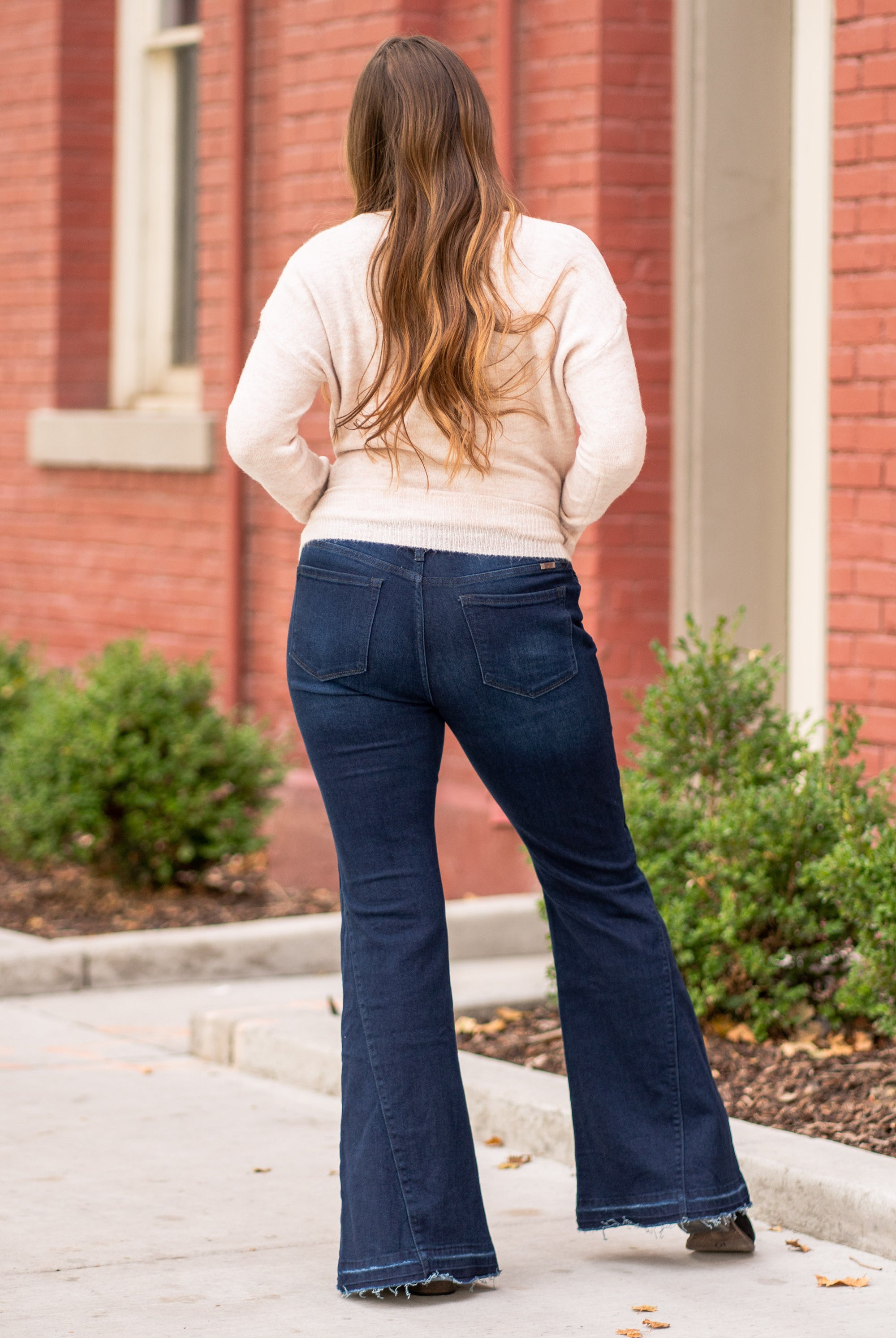 KanCan Jeans KanCan Stretchy Flare, 33" Inseam* High Rise, 9.75" Front Rise* Dark Blue Wash 53.5% COTTON, 39.3% RAYON, 5.6% POLYESTER, 1.6% SPANDEX Fly: Zipper Style #: KC7394D Contact us for any additional measurements or sizing. *Measured on the smallest size, measurements may vary by size.