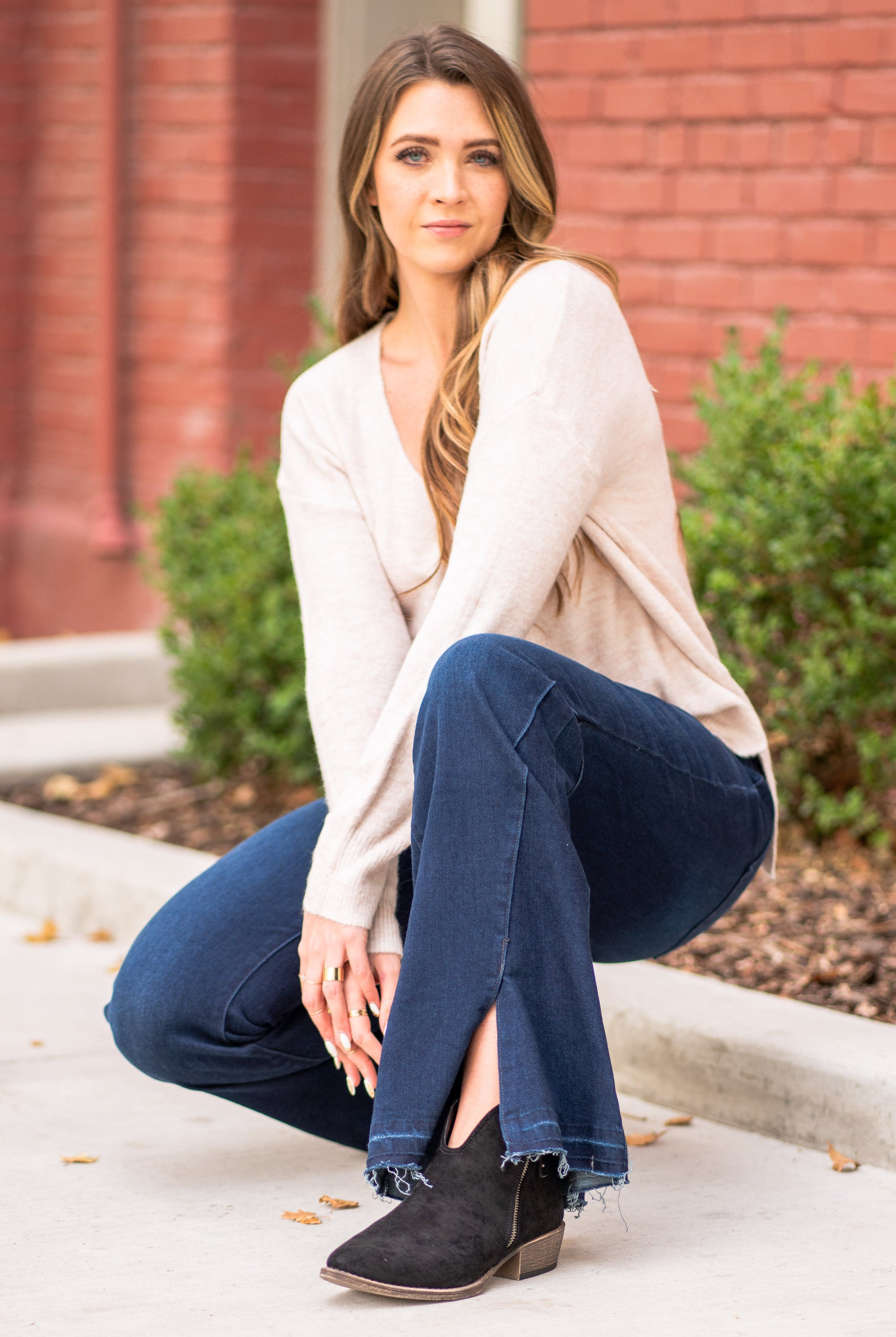 KanCan Jeans KanCan Stretchy Flare, 33" Inseam* High Rise, 9.75" Front Rise* Dark Blue Wash 53.5% COTTON, 39.3% RAYON, 5.6% POLYESTER, 1.6% SPANDEX Fly: Zipper Style #: KC7394D Contact us for any additional measurements or sizing. *Measured on the smallest size, measurements may vary by size.