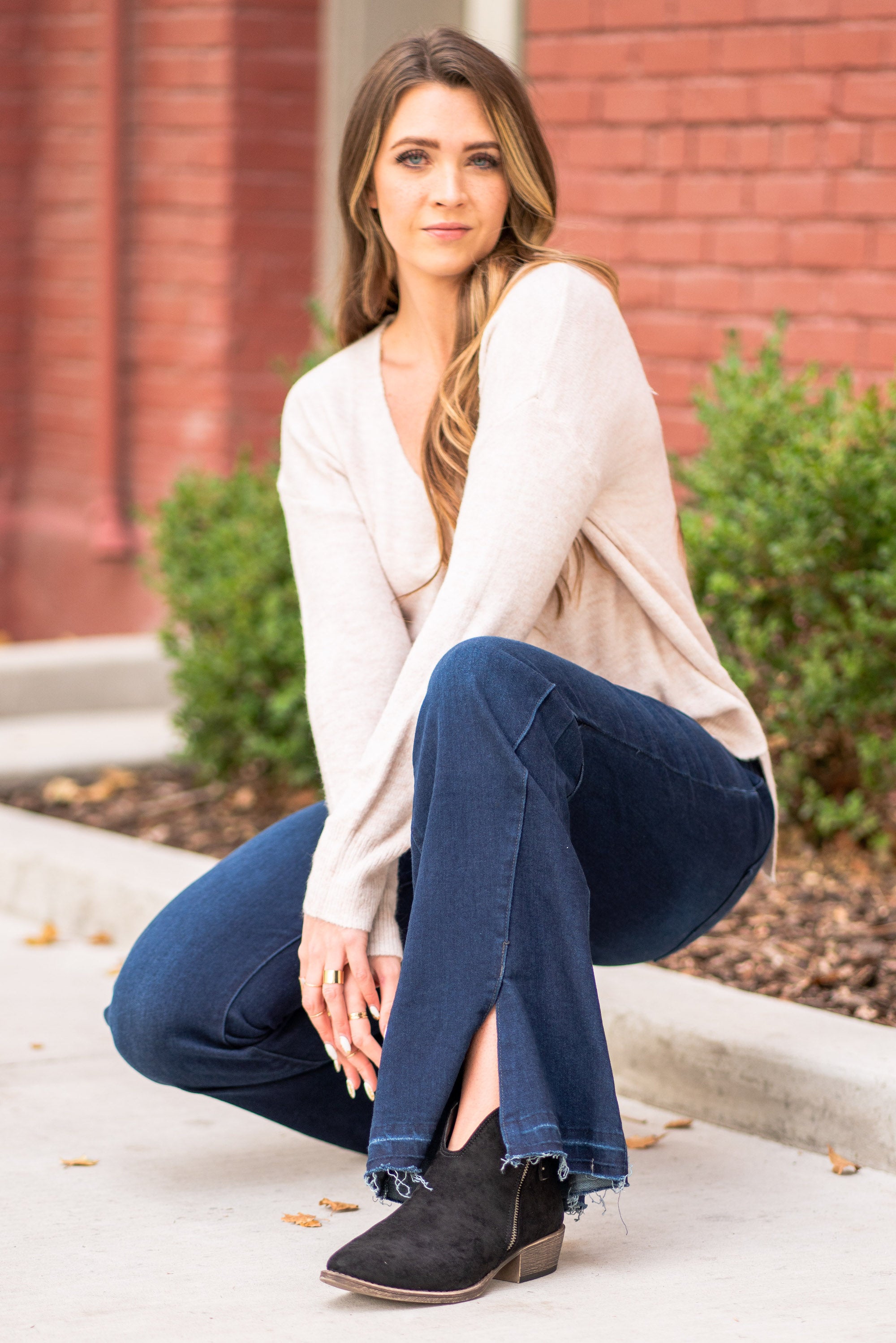 KanCan Jeans KanCan Stretchy Flare, 33" Inseam* High Rise, 9.75" Front Rise* Dark Blue Wash 53.5% COTTON, 39.3% RAYON, 5.6% POLYESTER, 1.6% SPANDEX Fly: Zipper Style #: KC7394D Contact us for any additional measurements or sizing. *Measured on the smallest size, measurements may vary by size.