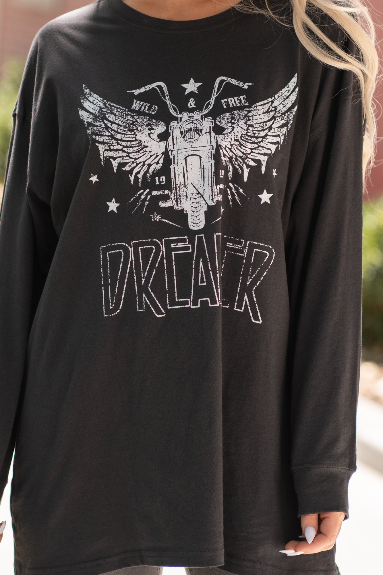 Zutter Color: Black Neckline: Round Sleeve: Long Sleeve Oversized, Washed Material: COTTON 100% Style #: F550-8047 Contact us for any additional measurements or sizing.