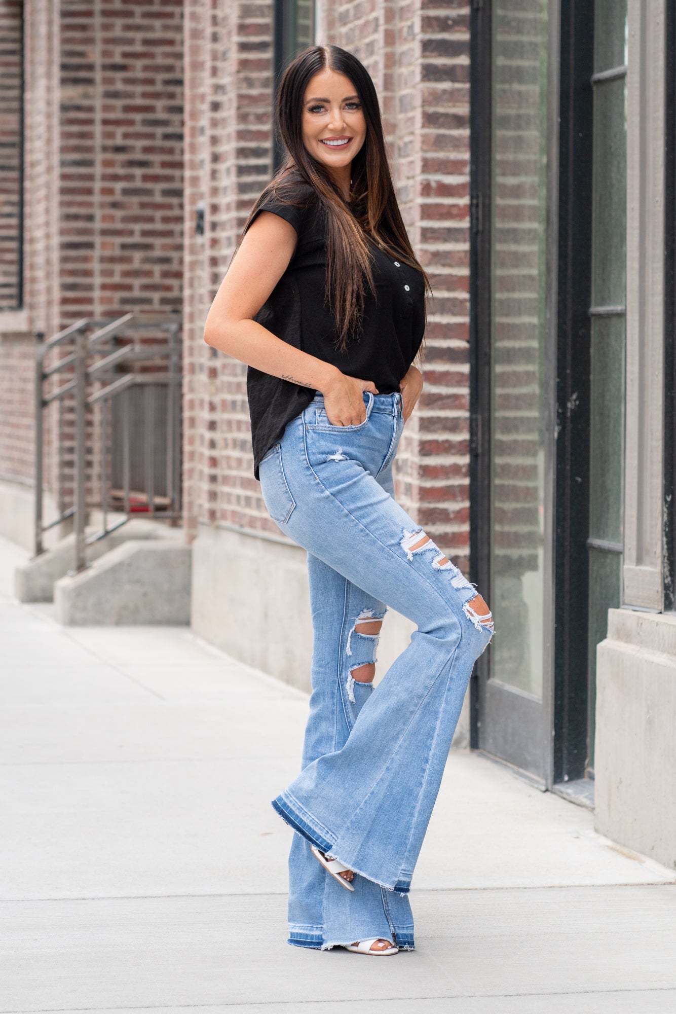 Flying Monkey Jeans Wash: Medium Blue Name: Last Reel Cut: Flare, 35" Inseam* Rise: High Rise, 10" Front Rise* 98%COTTON 2%SPANDEX Stitching: Classic Fly: Zipper Style #: F4624 Contact us for any additional measurements or sizing. *Measured on the smallest size, measurements may vary by size.