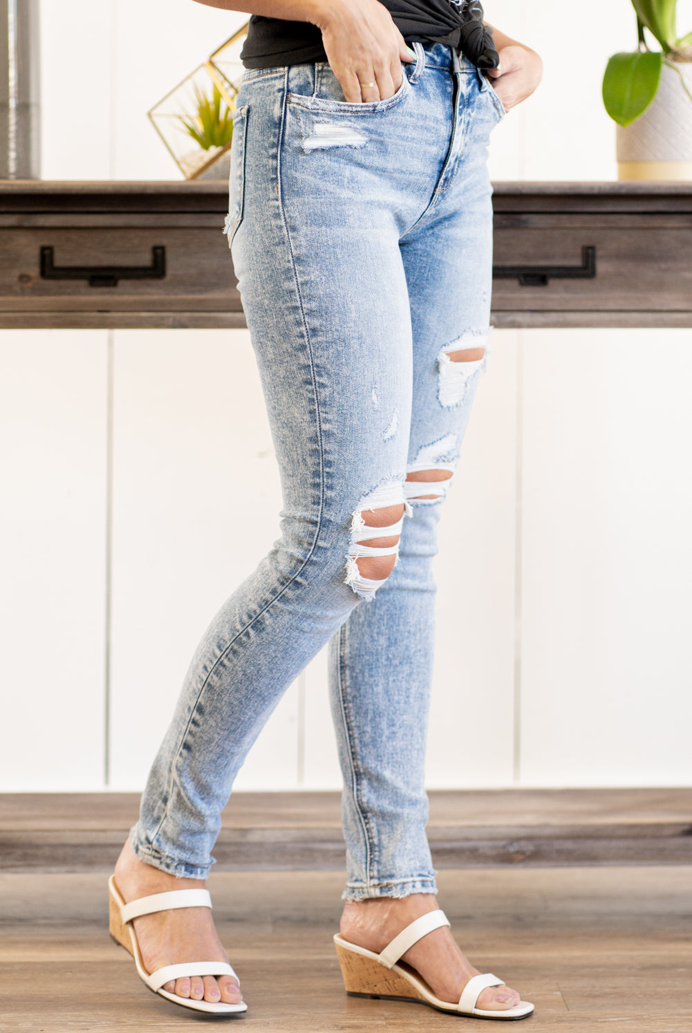 VERVET by Flying Monkey Jeans This comfortable high rise ankle skinny's have a distressed knee & legs. Pair with a graphic tee and sandals this season for a casual look. Collection: Spring 2021 Skinny, 29" Inseam Ripped Destroyed Hem Legs Rise: High Rise, 10" Front Rise 93% COTTON , 5% POLYESTER , 2% SPANDEX Machine Wash Separately In Cold Water Stitching: Classic Fly: Zipper Style #: T5205 Contact us for any additional measurements or sizing.