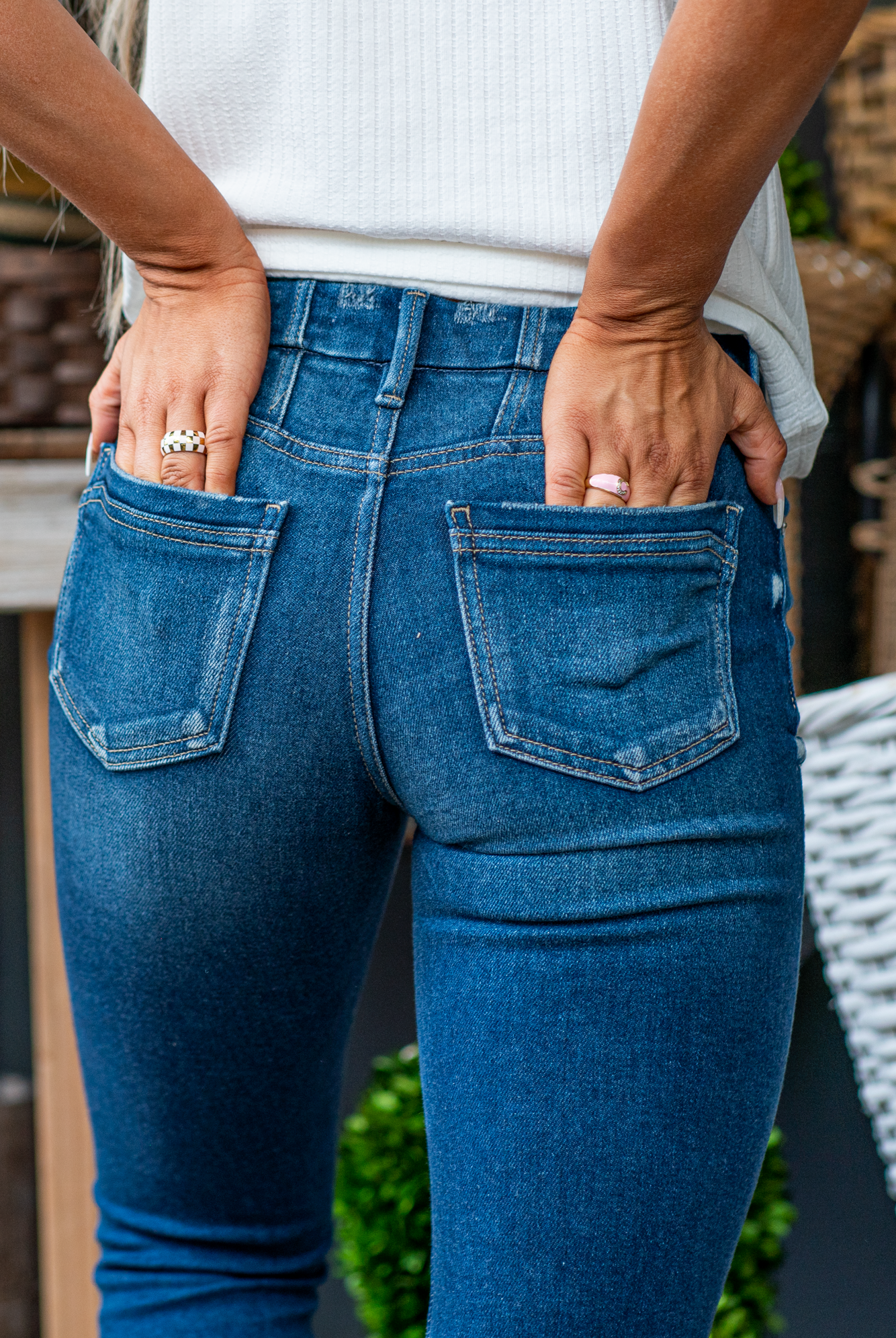 KanCan Jeans Color: Dark Wash Cut: Skinny, 29" Inseam* Rise: High Rise, 10" Front Rise* 93% COTTON, 5% POLYESTER, 2% SPANDEX Fly: Zip Fly Style #: KC9246D Contact us for any additional measurements or sizing. *Measured on the smallest size, measurements may vary by size.