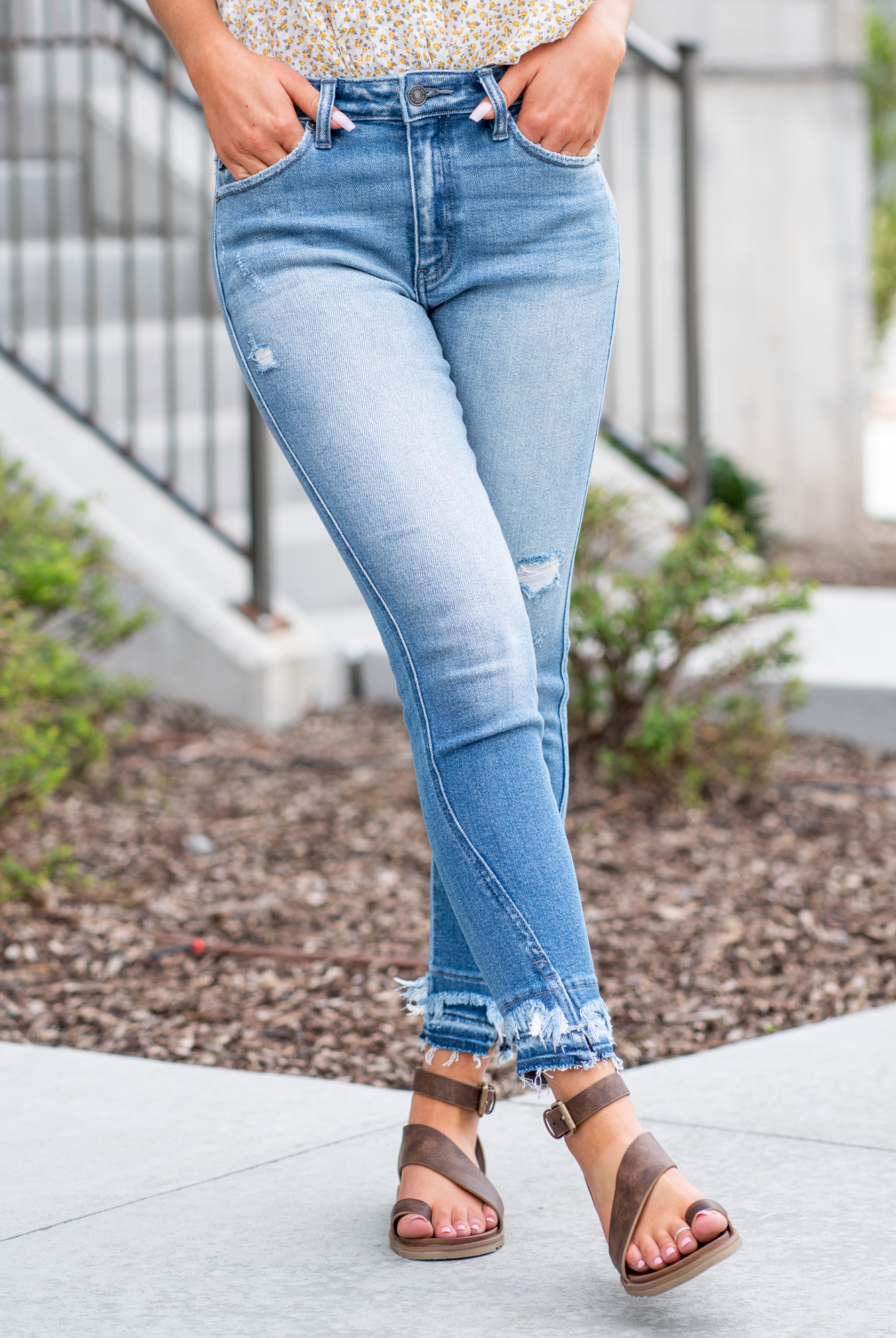 KanCan Jeans KanCan Comfort Stretch Color: Medium Blue Wash Cut: Ankle Skinny, 27" Inseam* Rise: High-Rise, 10" Front Rise* 94% COTTON, 5% POLYESTER, 1% SPANDEX Stitching: Classic Fly: Zipper Style #: KC9257M Contact us for any additional measurements or sizing. *Measured on the smallest size, measurements may vary by size.