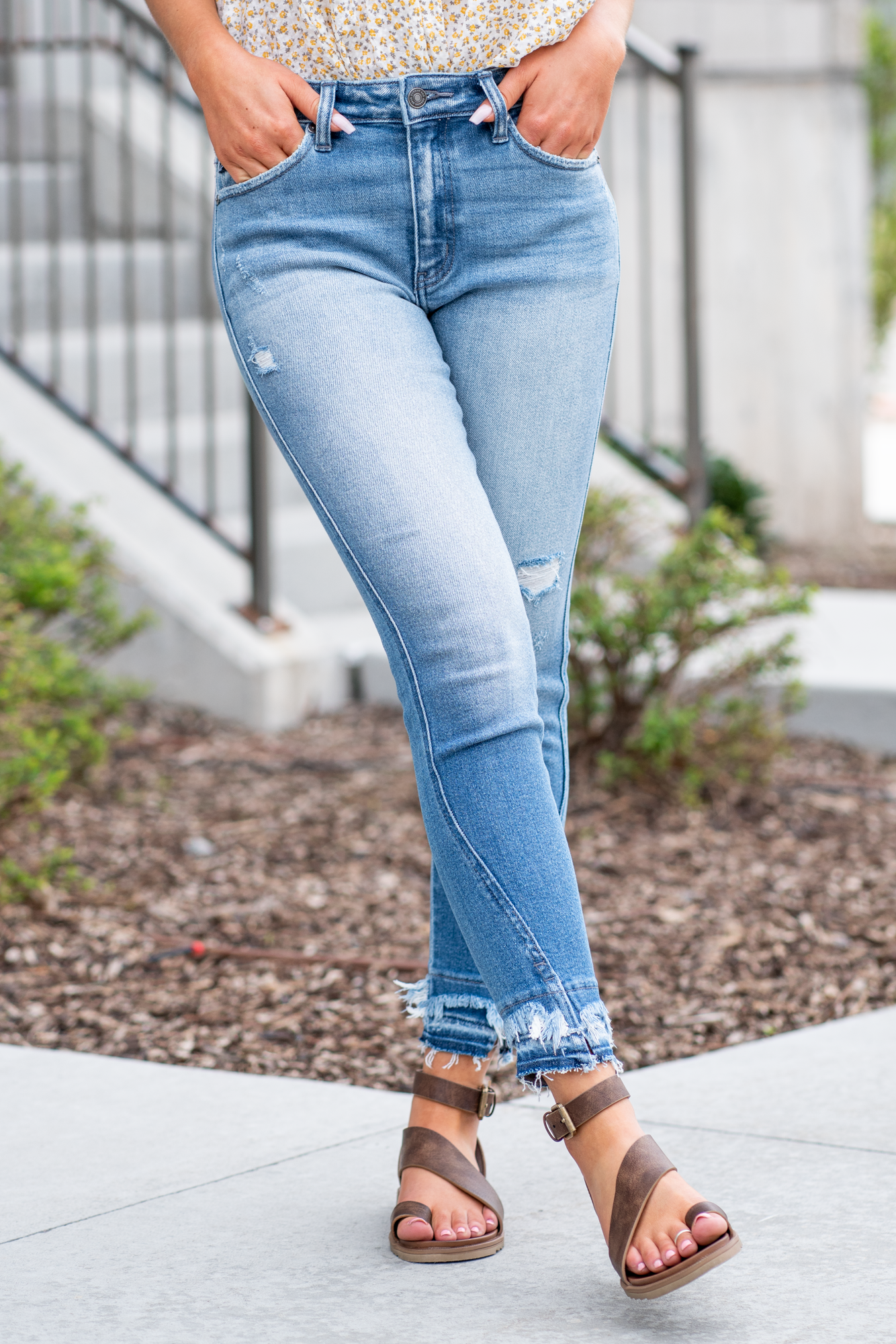 KanCan Jeans KanCan Comfort Stretch Color: Medium Blue Wash Cut: Ankle Skinny, 27" Inseam* Rise: High-Rise, 10" Front Rise* 94% COTTON, 5% POLYESTER, 1% SPANDEX Stitching: Classic Fly: Zipper Style #: KC9257M Contact us for any additional measurements or sizing. *Measured on the smallest size, measurements may vary by size.