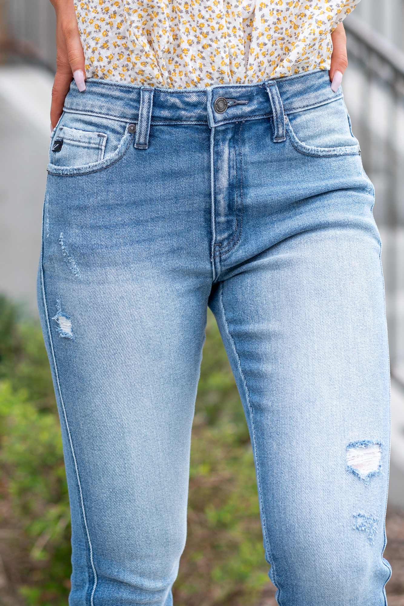 KanCan Jeans KanCan Comfort Stretch Color: Medium Blue Wash Cut: Ankle Skinny, 27" Inseam* Rise: High-Rise, 10" Front Rise* 94% COTTON, 5% POLYESTER, 1% SPANDEX Stitching: Classic Fly: Zipper Style #: KC9257M Contact us for any additional measurements or sizing. *Measured on the smallest size, measurements may vary by size.