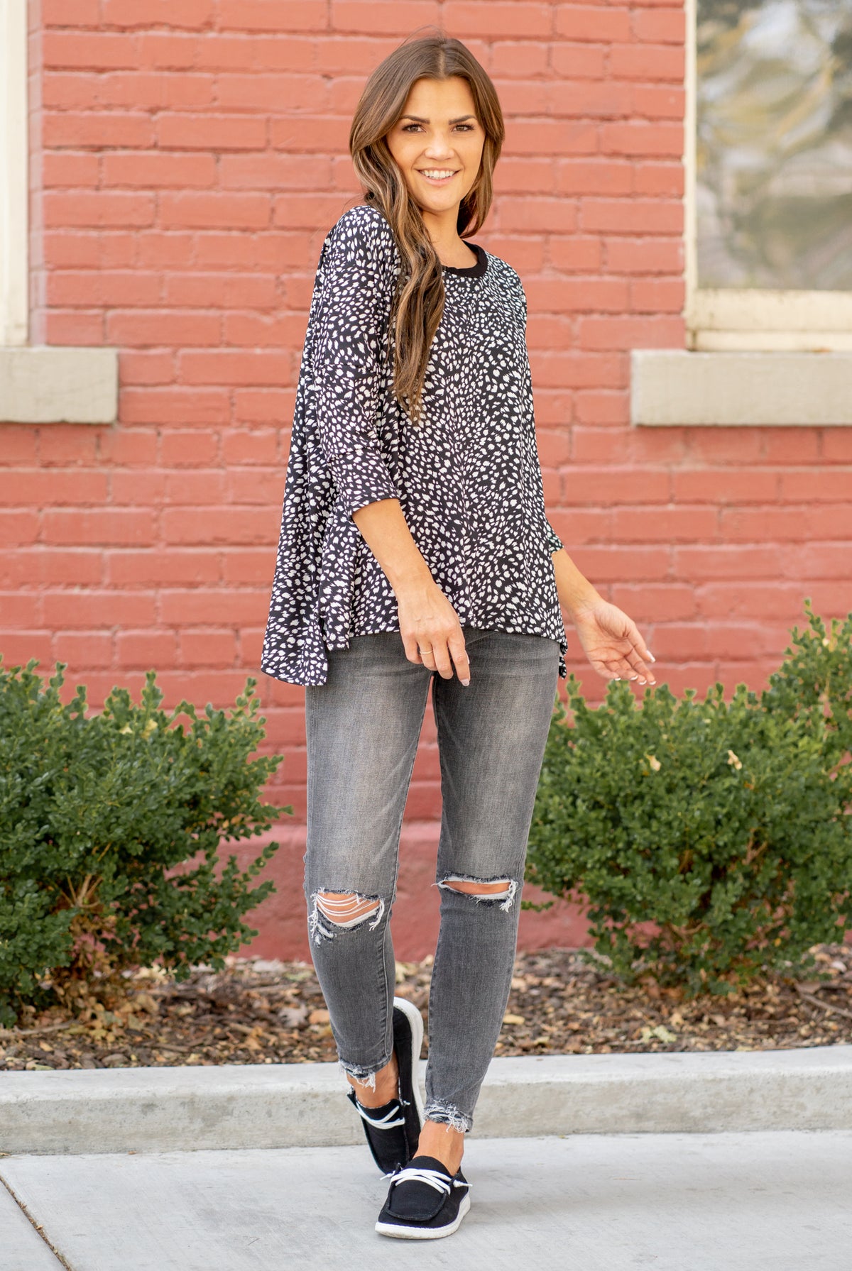 Hem & Thread Feel comfortable and cute in this leopard knit top. Pair with your favorite jeans and booties for an early fall vibe. Neckline: Round Neck Sleeve: Mid Length Style #: 31014F-Black Contact us for any additional measurements or sizing.