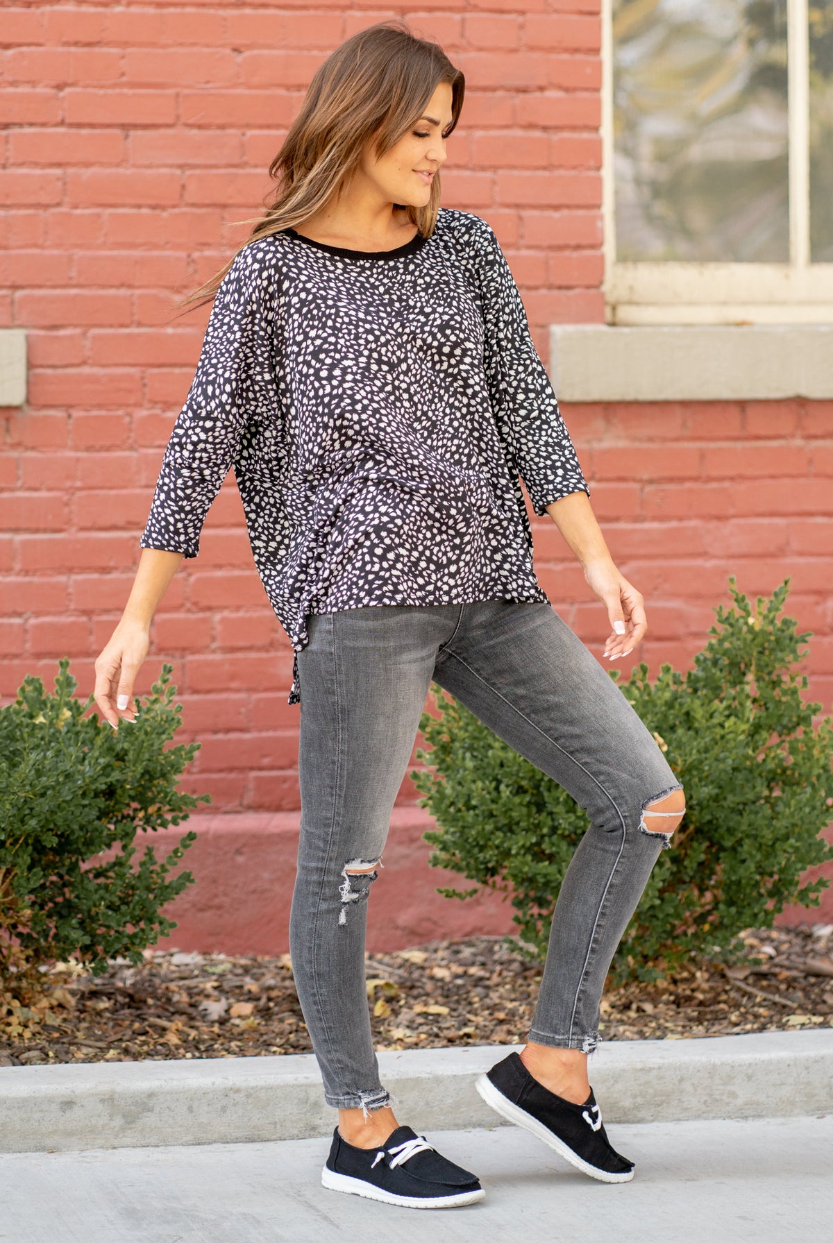 Hem & Thread Feel comfortable and cute in this leopard knit top. Pair with your favorite jeans and booties for an early fall vibe. Neckline: Round Neck Sleeve: Mid Length Style #: 31014F-Black Contact us for any additional measurements or sizing.