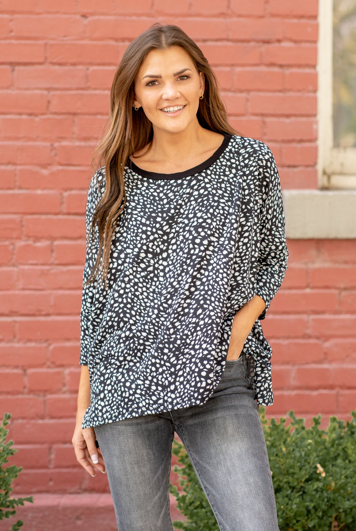 Hem & Thread Feel comfortable and cute in this leopard knit top. Pair with your favorite jeans and booties for an early fall vibe. Neckline: Round Neck Sleeve: Mid Length Style #: 31014F-Black Contact us for any additional measurements or sizing.
