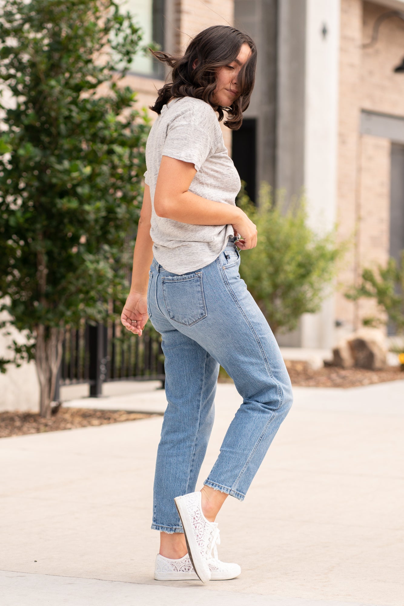 KanCan Jeans These high-rise slouch fit hit at exactly the right spot on your waist and with some spandex, these will stretch as you wear and get super comfy! KanCan Stretch Level: Comfort Stretch Color: Medium Blue Wash Cut: Slouchy Straight, 28" Inseam Rise: High-Rise, 11.25" Front Rise 99% COTTON , 1% SPANDEX Stitching: Classic Fly: Zipper Style #: KC9271M Contact us for any additional measurements or sizing.