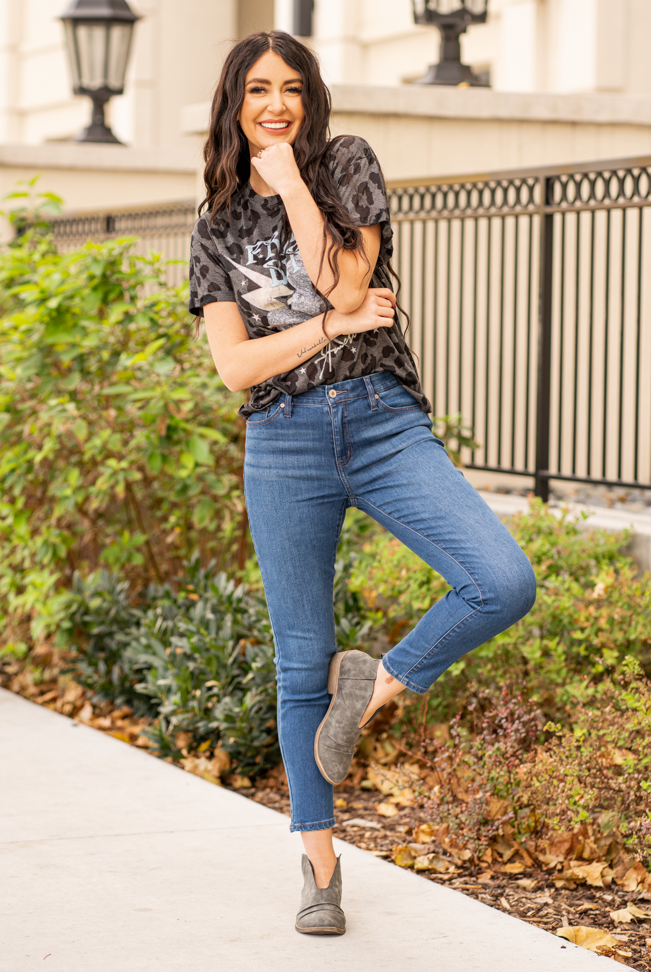KanCan Jeans Collection: Core Style Color: Dark Wash Cut: Ankle Skinny, 27.5" Inseam* Rise: High-Rise, 9.5" Front Rise* 64% COTTON 24% POLYESTER 10% RAYON 2% SPANDEX Fly: Zipper Style #: KC7312M Contact us for any additional measurements or sizing. *Measured on the smallest size, measurements may vary by size.