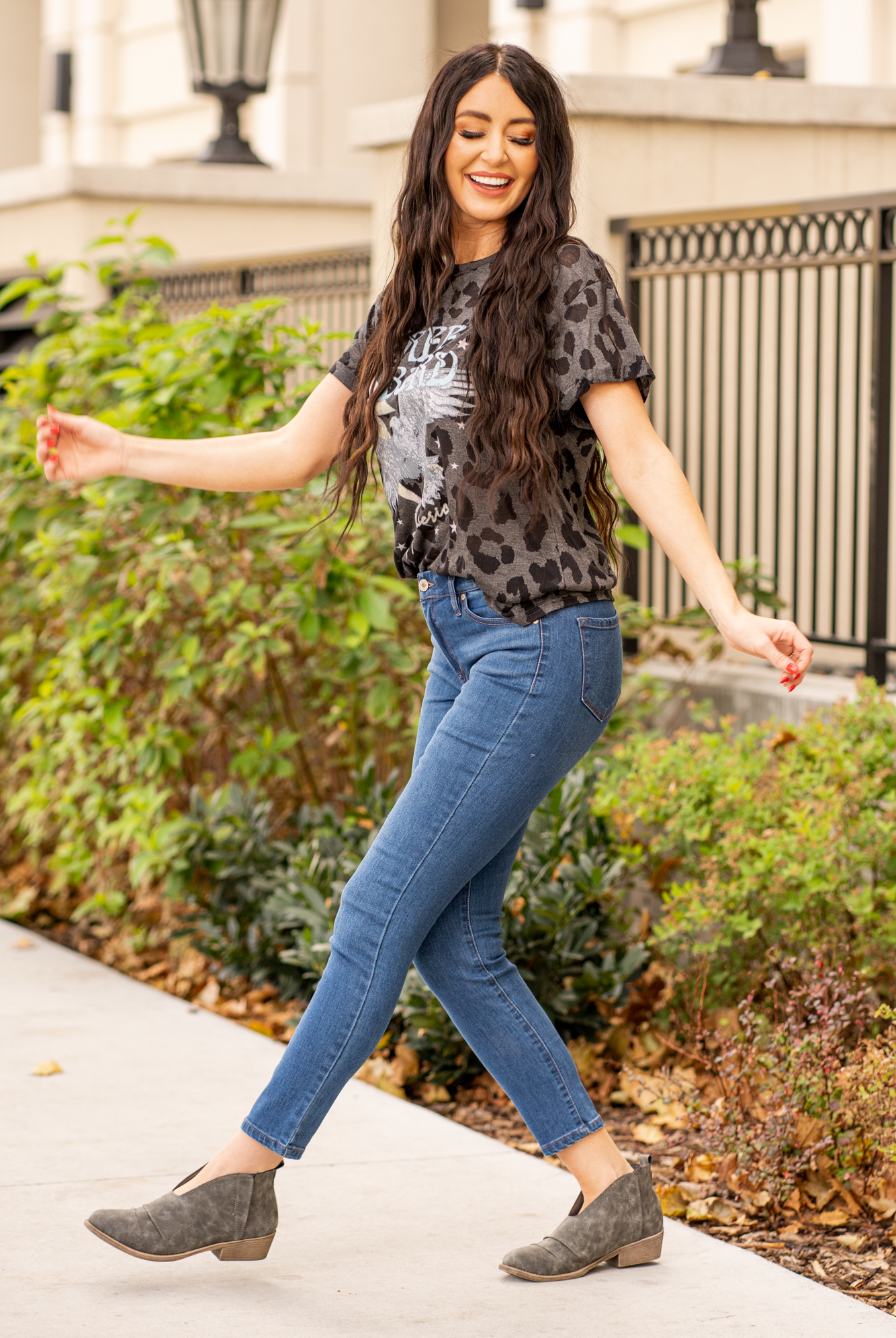 KanCan Jeans Collection: Core Style Color: Dark Wash Cut: Ankle Skinny, 27.5" Inseam* Rise: High-Rise, 9.5" Front Rise* 64% COTTON 24% POLYESTER 10% RAYON 2% SPANDEX Fly: Zipper Style #: KC7312M Contact us for any additional measurements or sizing. *Measured on the smallest size, measurements may vary by size.