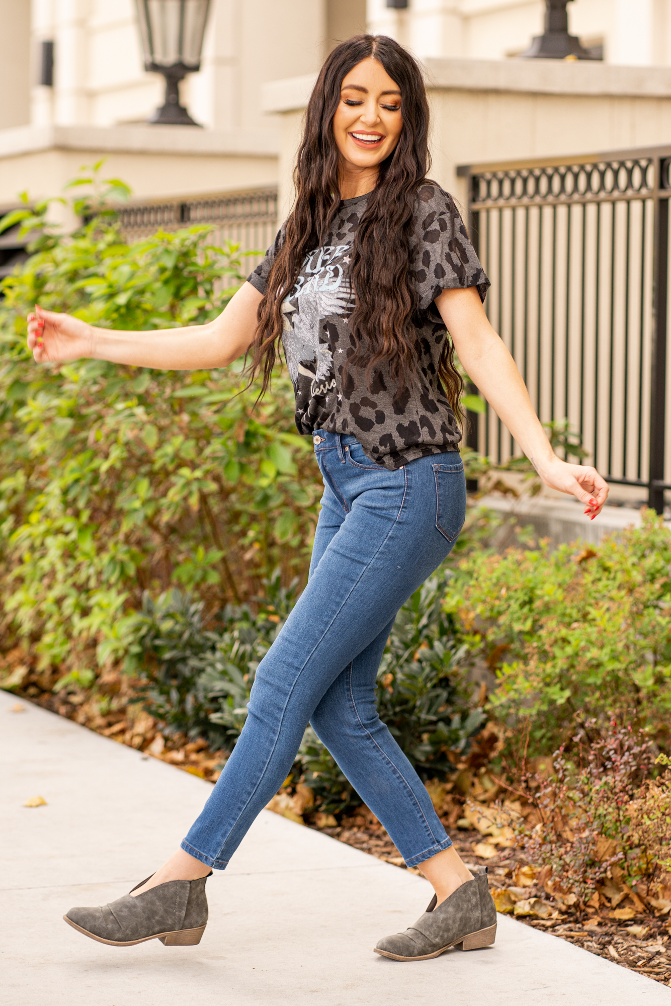 KanCan Jeans Collection: Core Style Color: Dark Wash Cut: Ankle Skinny, 27.5" Inseam* Rise: High-Rise, 9.5" Front Rise* 64% COTTON 24% POLYESTER 10% RAYON 2% SPANDEX Fly: Zipper Style #: KC7312M Contact us for any additional measurements or sizing. *Measured on the smallest size, measurements may vary by size.