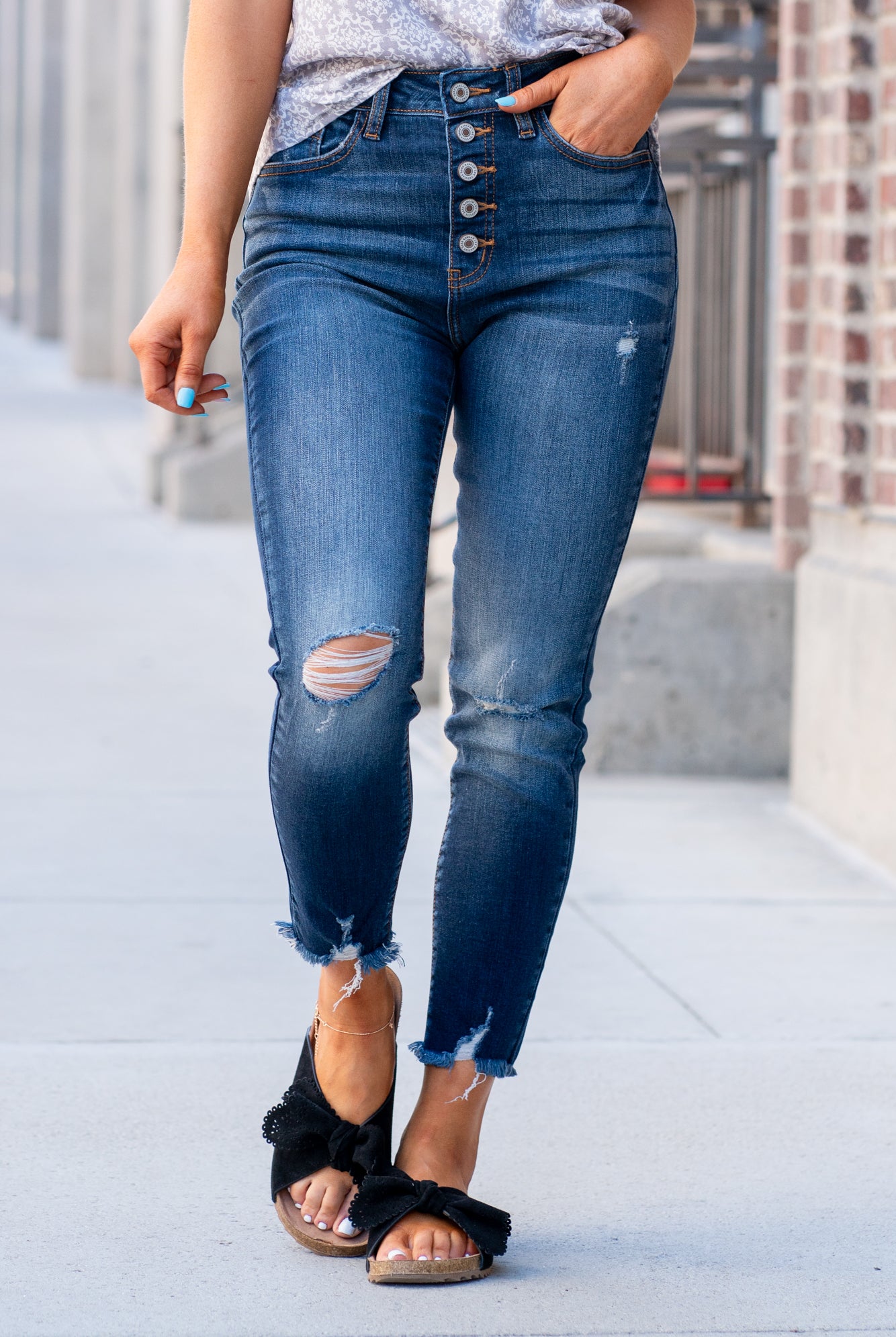 KanCan Jeans Collection: Core Style Style Name: Geneva Color: Dark Wash Cut: Ankle Skinny, 27" Inseam* Rise: High-Rise, 11" Front Rise* 73% Cotton 14% Rayon 11% Polyester 2% Lycra Fly: Exposed Button Fly Style #: KC8423D Contact us for any additional measurements or sizing. *Measured on the smallest size, measurements may vary by si