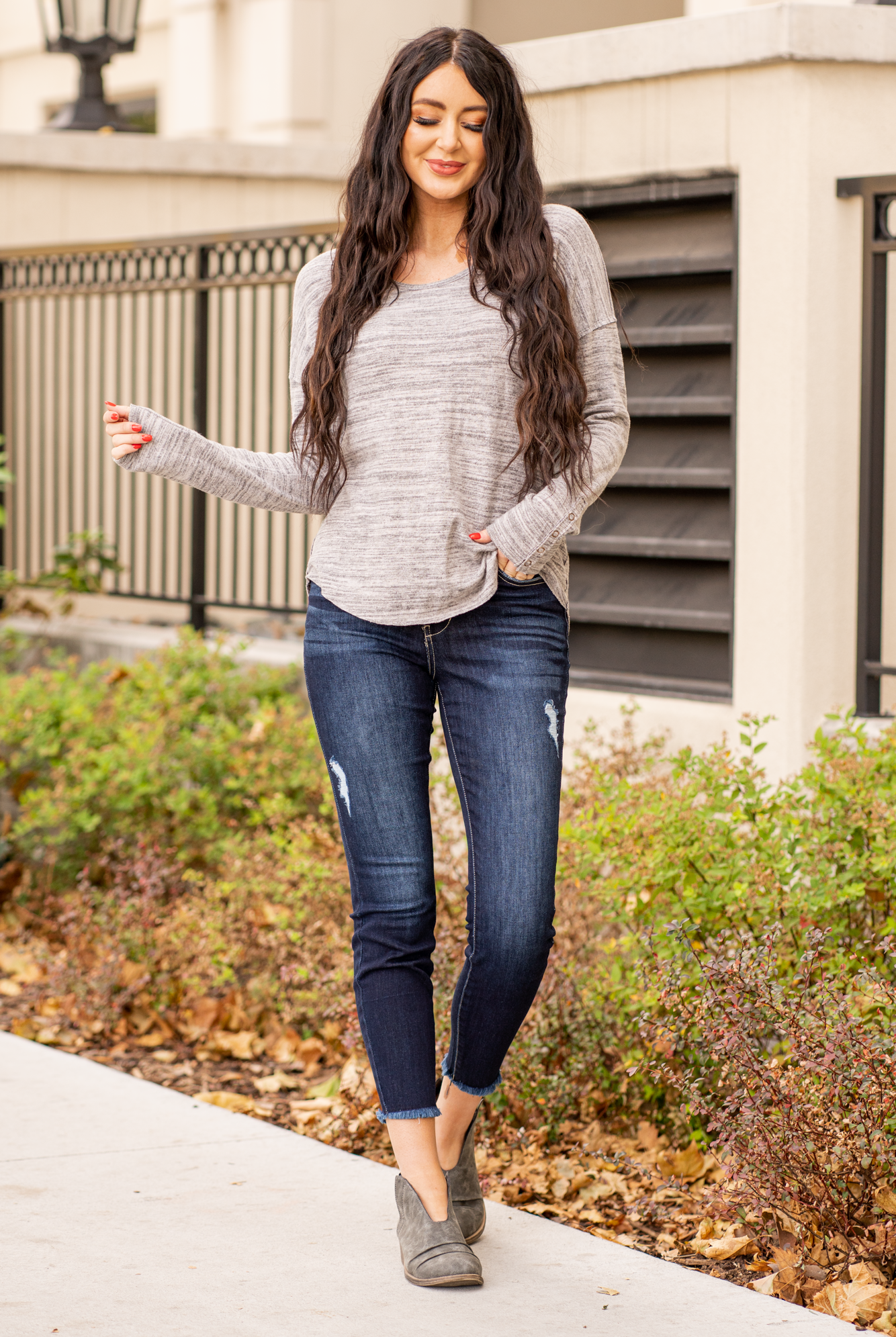 KanCan Jeans Collection: Core Style Color: Dark Wash Cut: Frayed Hem Ankle Skinny, 26" Inseam Rise: High Rise, 9.5" Front Rise COTTON 67.5% POLYESTER 25% RAYON 6.5% SPANDEX 1% Fly: Exposed Button Fly Style #: KC7120D Contact us for any additional measurements or sizing. *Measured on the smallest size, measurements may vary by size.