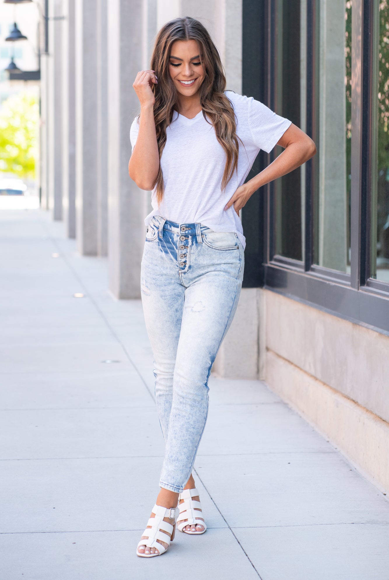 KanCan Jeans KanCan Comfort Stretch Color: Light Blue Wash Cut: Ankle Skinny, 27" Inseam* Rise: High-Rise, 10" Front Rise* 94% COTTON , 5% POLYESTER , 1% SPANDEX Stitching: Classic Fly: Zipper Style #: KC9285L Contact us for any additional measurements or sizing. *Measured on the smallest size, measurements may vary by size.