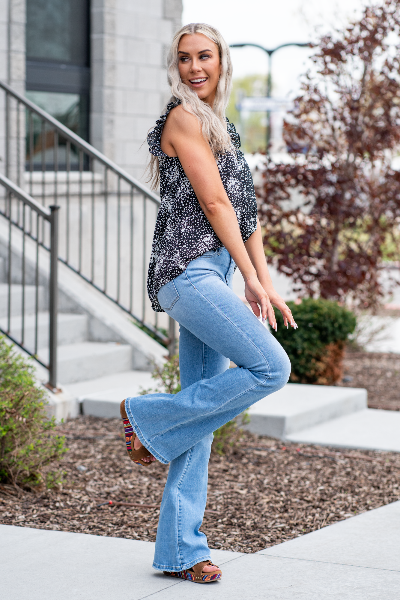 VERVET by Flying Monkey Jeans Comfort-stretch denim, high rise waist, bell-bottom style, zipper fly closure and whiskering. Skinny, 34.5" Inseam* Rise: High Rise, 10" Front Rise* 98% Cotton, 2% Spandex Stitching: Classic Fly: Zipper Fly Style #: V2812 Contact us for any additional measurements or sizing. *Measured on the smallest size, measurements may vary by size.