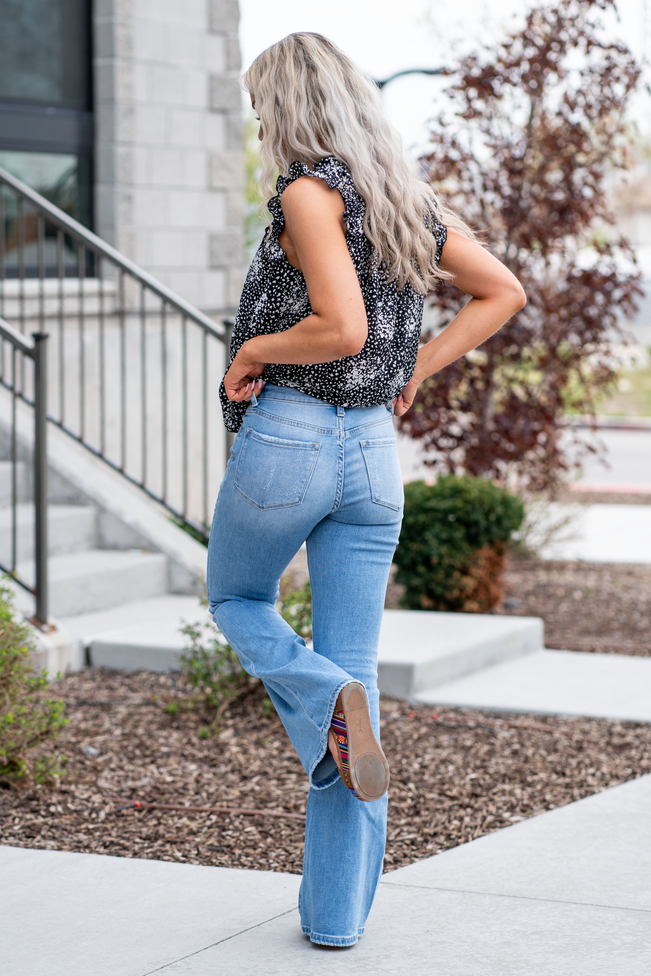 VERVET by Flying Monkey Jeans Comfort-stretch denim, high rise waist, bell-bottom style, zipper fly closure and whiskering. Skinny, 34.5" Inseam* Rise: High Rise, 10" Front Rise* 98% Cotton, 2% Spandex Stitching: Classic Fly: Zipper Fly Style #: V2812 Contact us for any additional measurements or sizing. *Measured on the smallest size, measurements may vary by size.