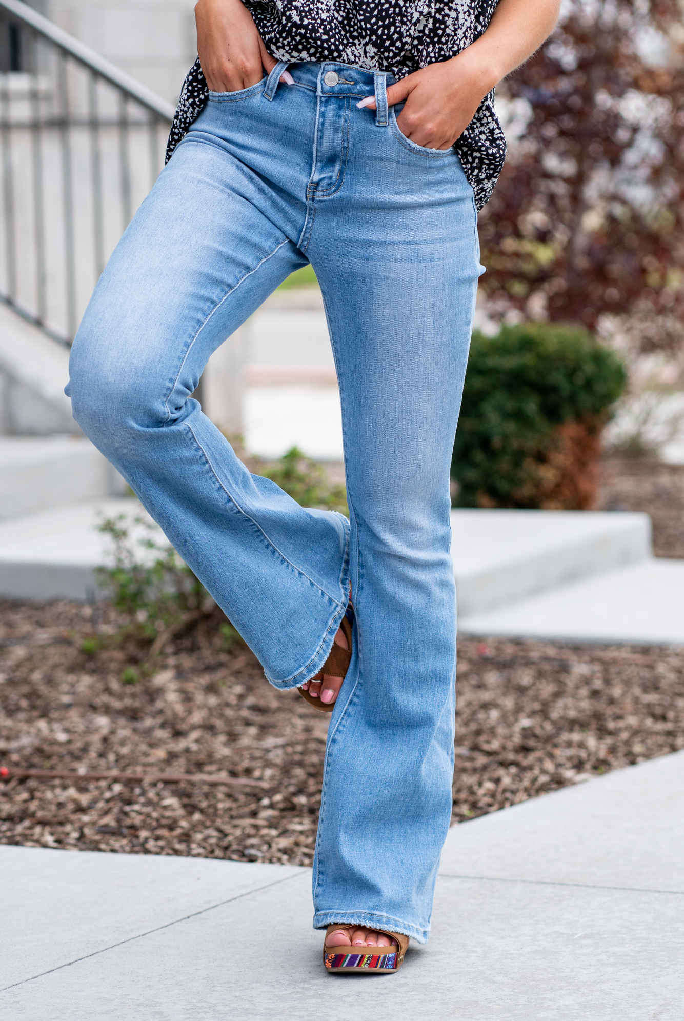 VERVET by Flying Monkey Jeans Comfort-stretch denim, high rise waist, bell-bottom style, zipper fly closure and whiskering. Skinny, 34.5" Inseam* Rise: High Rise, 10" Front Rise* 98% Cotton, 2% Spandex Stitching: Classic Fly: Zipper Fly Style #: V2812 Contact us for any additional measurements or sizing. *Measured on the smallest size, measurements may vary by size.