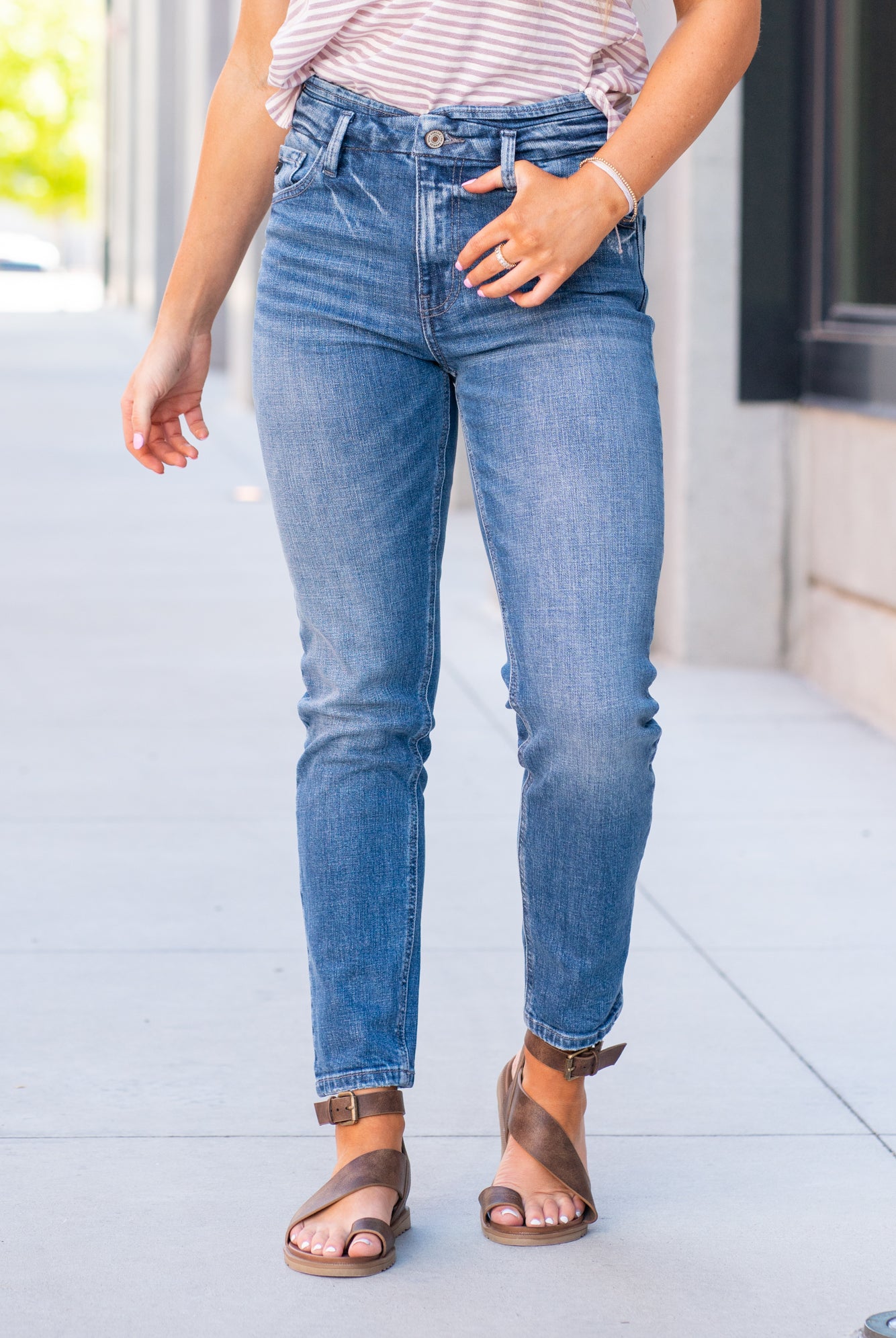 KanCan Jeans With a high waist and mom fit, these will be your go-to jeans that will never go out of style. Color: Medium Blue Cut: Mom Fit, 28" Inseam* Rise: High-Rise, 10.5" Front Rise* 98% Cotton 2% Spandex Fly: Zipper Style #: KC8671M Contact us for any additional measurements or sizing. *Measured on the smallest size, measurements may vary by size.