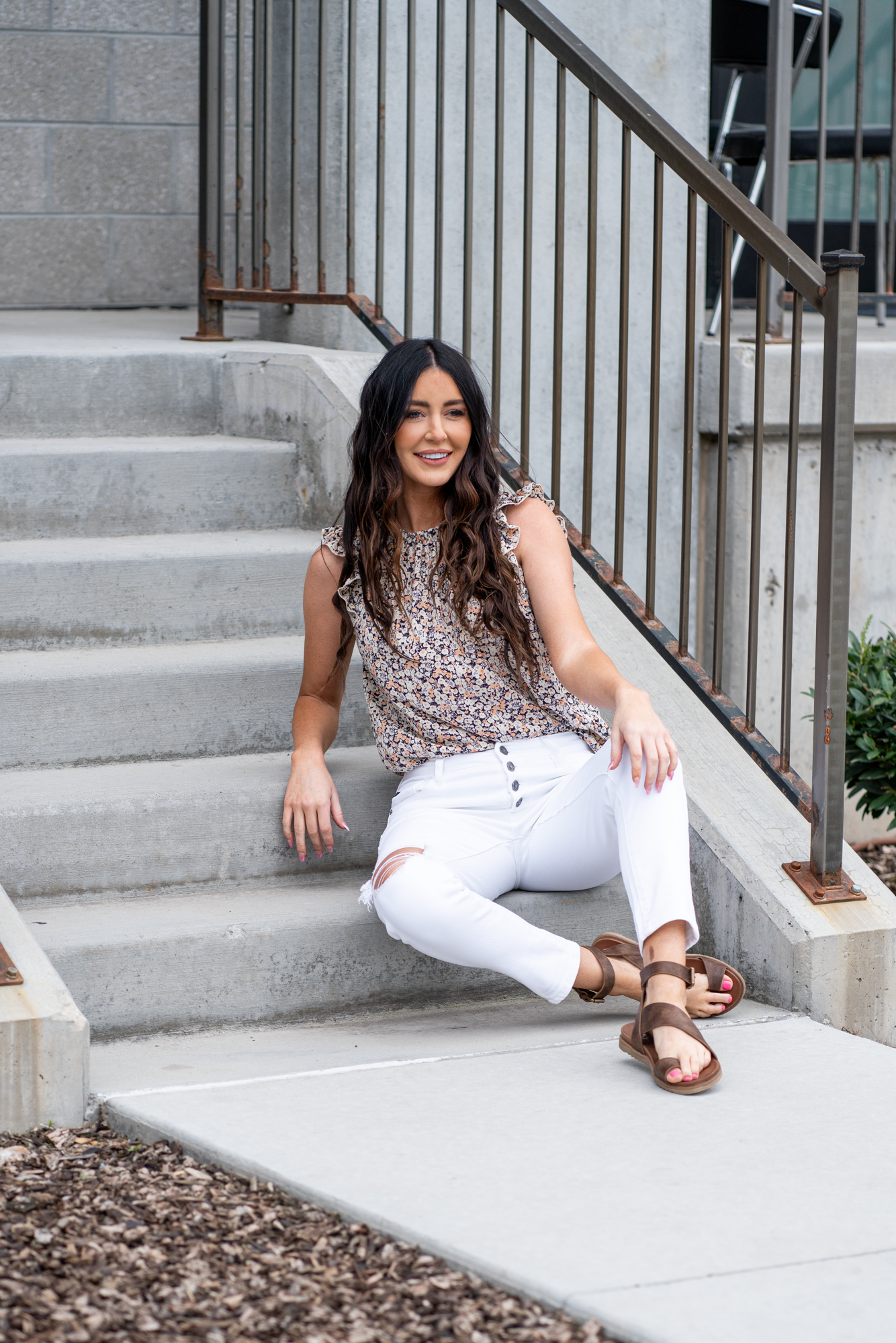 KanCan Jeans These mom jeans will become your go-to! Pair these girlfriend mom fit with sandals and a tee for an easy summer look. Color: White Cut: Straight Fit, 27" Inseam Rise: Mid-Rise, 8.5" Front Rise 100% COTTON Fly: Exposed Button Fly Style #: KC5118WT Contact us for any additional measurements or sizing.