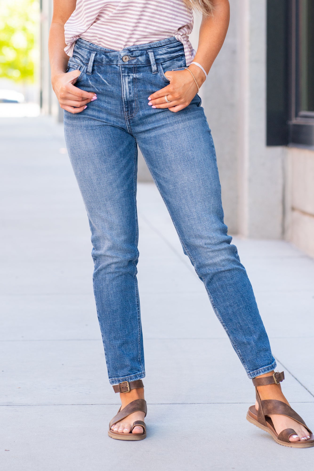 KanCan Jeans With a high waist and mom fit, these will be your go-to jeans that will never go out of style. Color: Medium Blue Cut: Mom Fit, 28" Inseam* Rise: High-Rise, 10.5" Front Rise* 98% Cotton 2% Spandex Fly: Zipper Style #: KC8671M Contact us for any additional measurements or sizing. *Measured on the smallest size, measurements may vary by size.