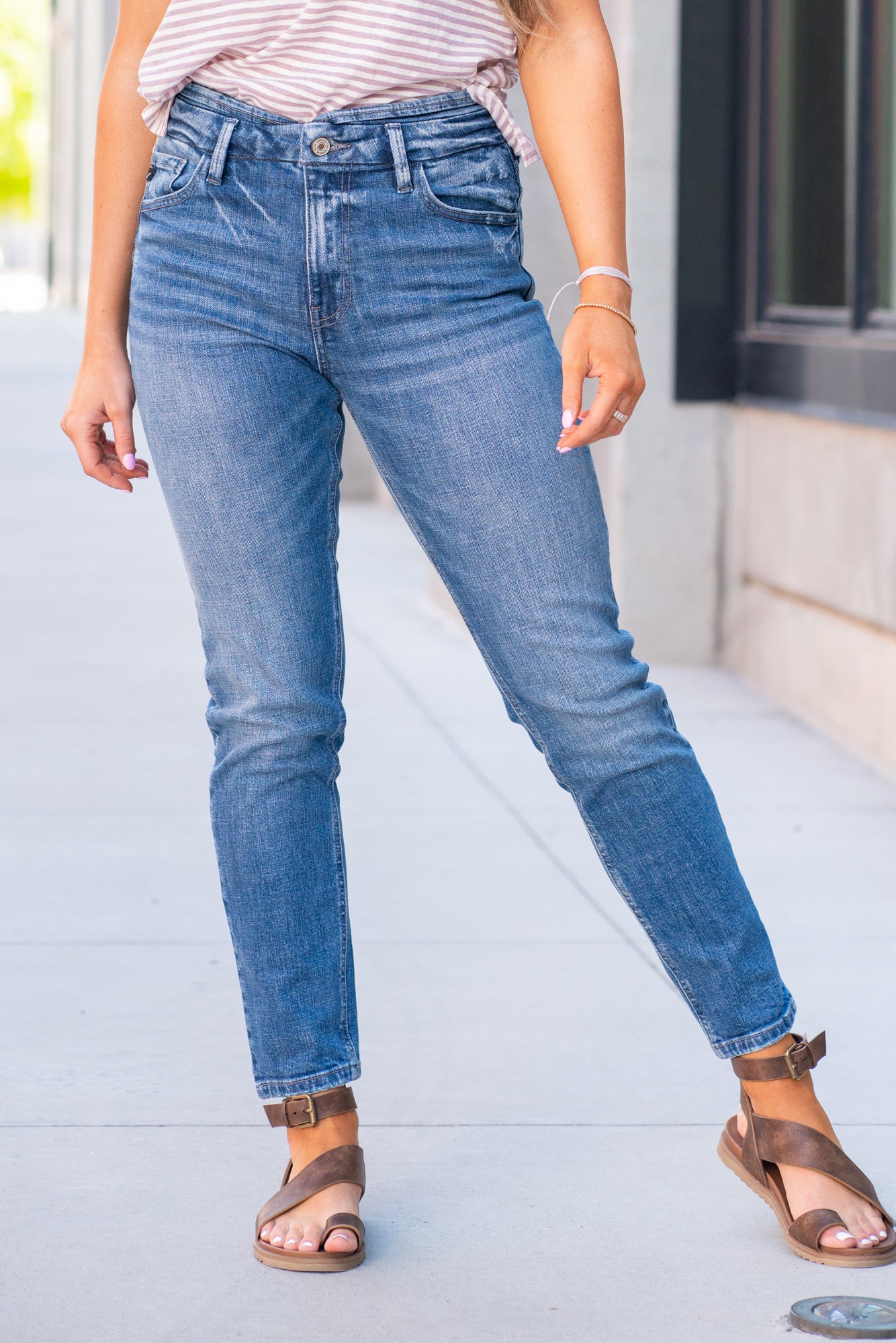 KanCan Jeans With a high waist and mom fit, these will be your go-to jeans that will never go out of style. Color: Medium Blue Cut: Mom Fit, 28" Inseam* Rise: High-Rise, 10.5" Front Rise* 98% Cotton 2% Spandex Fly: Zipper Style #: KC8671M Contact us for any additional measurements or sizing. *Measured on the smallest size, measurements may vary by size.