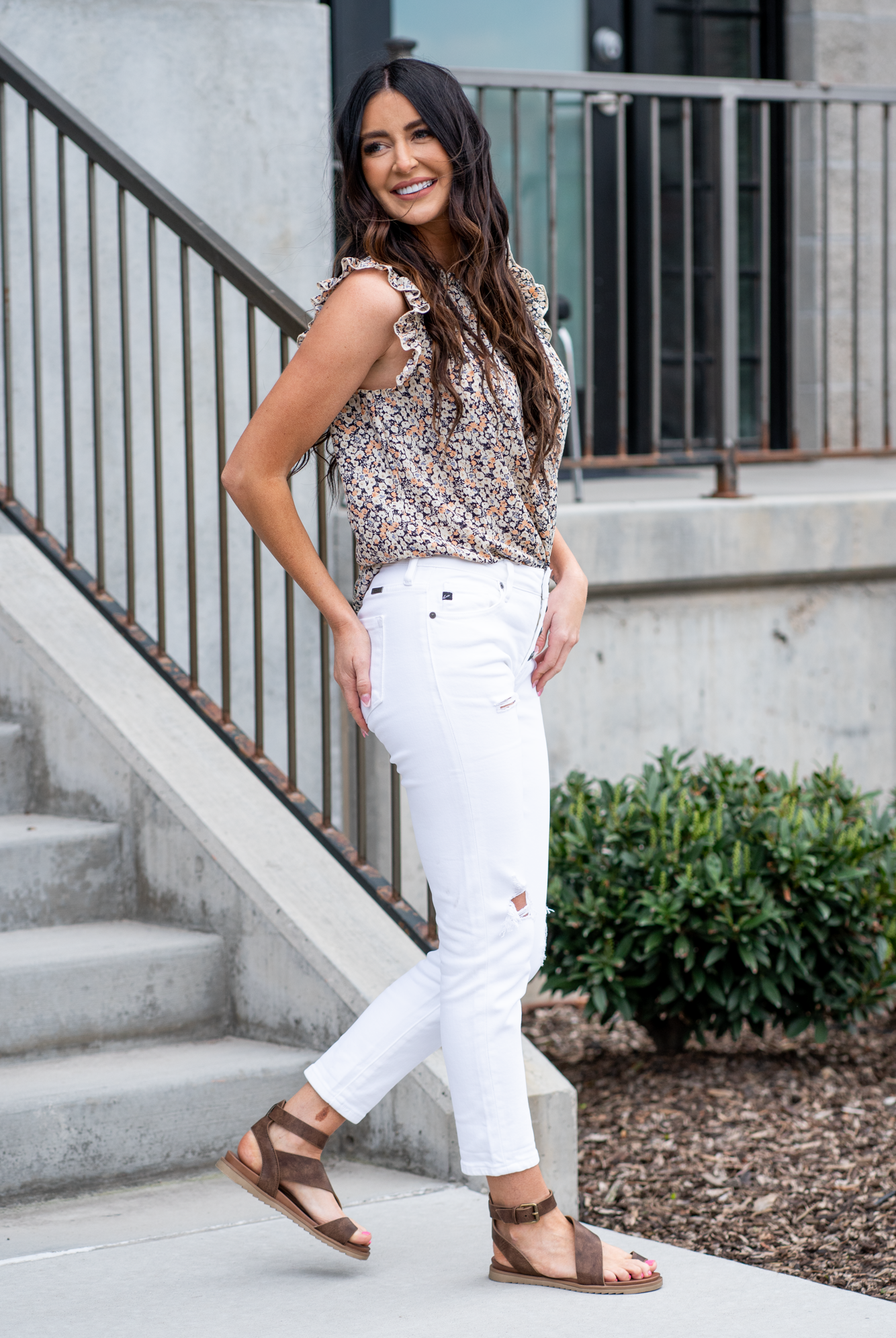 KanCan Jeans These mom jeans will become your go-to! Pair these girlfriend mom fit with sandals and a tee for an easy summer look. Color: White Cut: Straight Fit, 27" Inseam Rise: Mid-Rise, 8.5" Front Rise 100% COTTON Fly: Exposed Button Fly Style #: KC5118WT Contact us for any additional measurements or sizing.