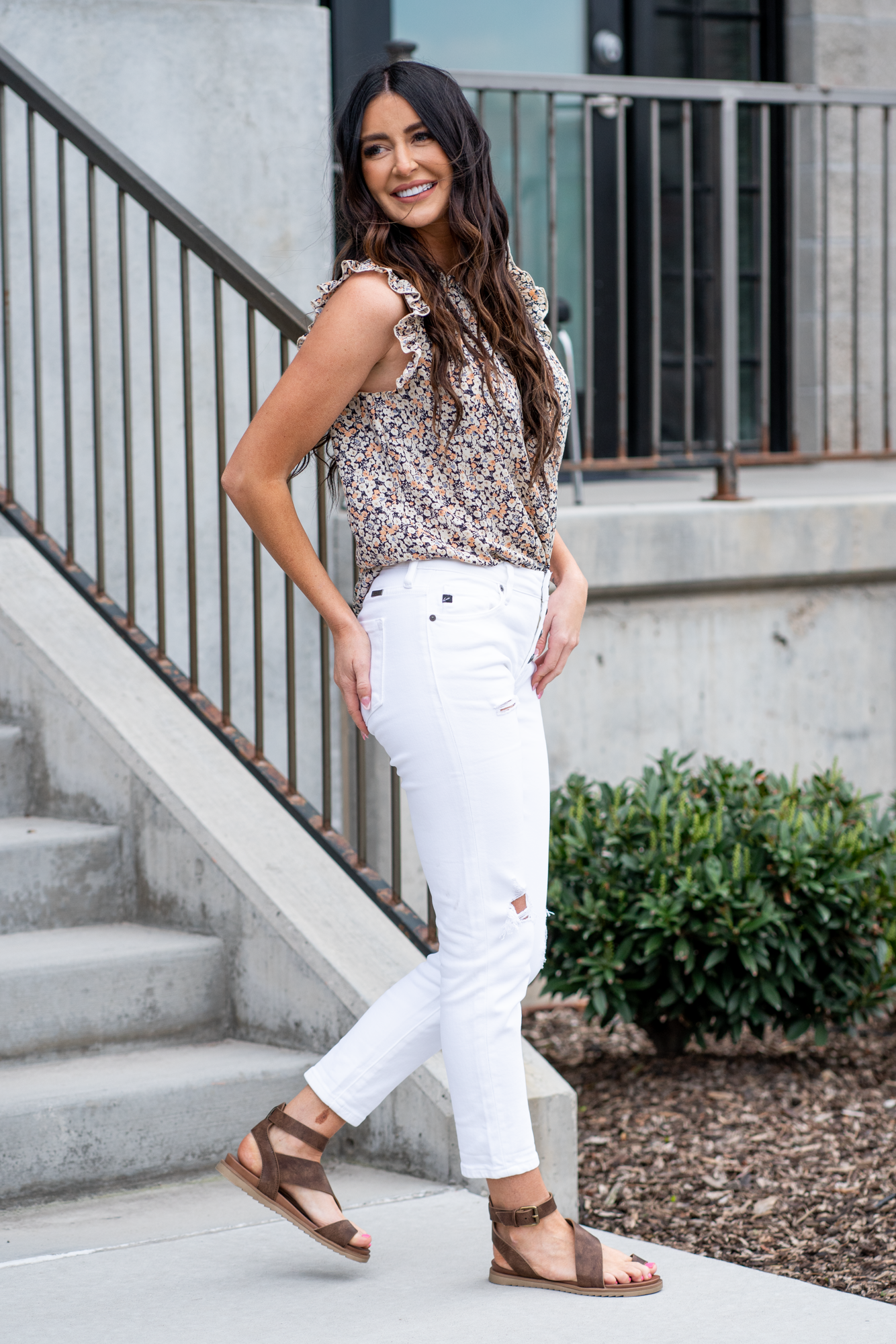 KanCan Jeans These mom jeans will become your go-to! Pair these girlfriend mom fit with sandals and a tee for an easy summer look. Color: White Cut: Straight Fit, 27" Inseam Rise: Mid-Rise, 8.5" Front Rise 100% COTTON Fly: Exposed Button Fly Style #: KC5118WT Contact us for any additional measurements or sizing.