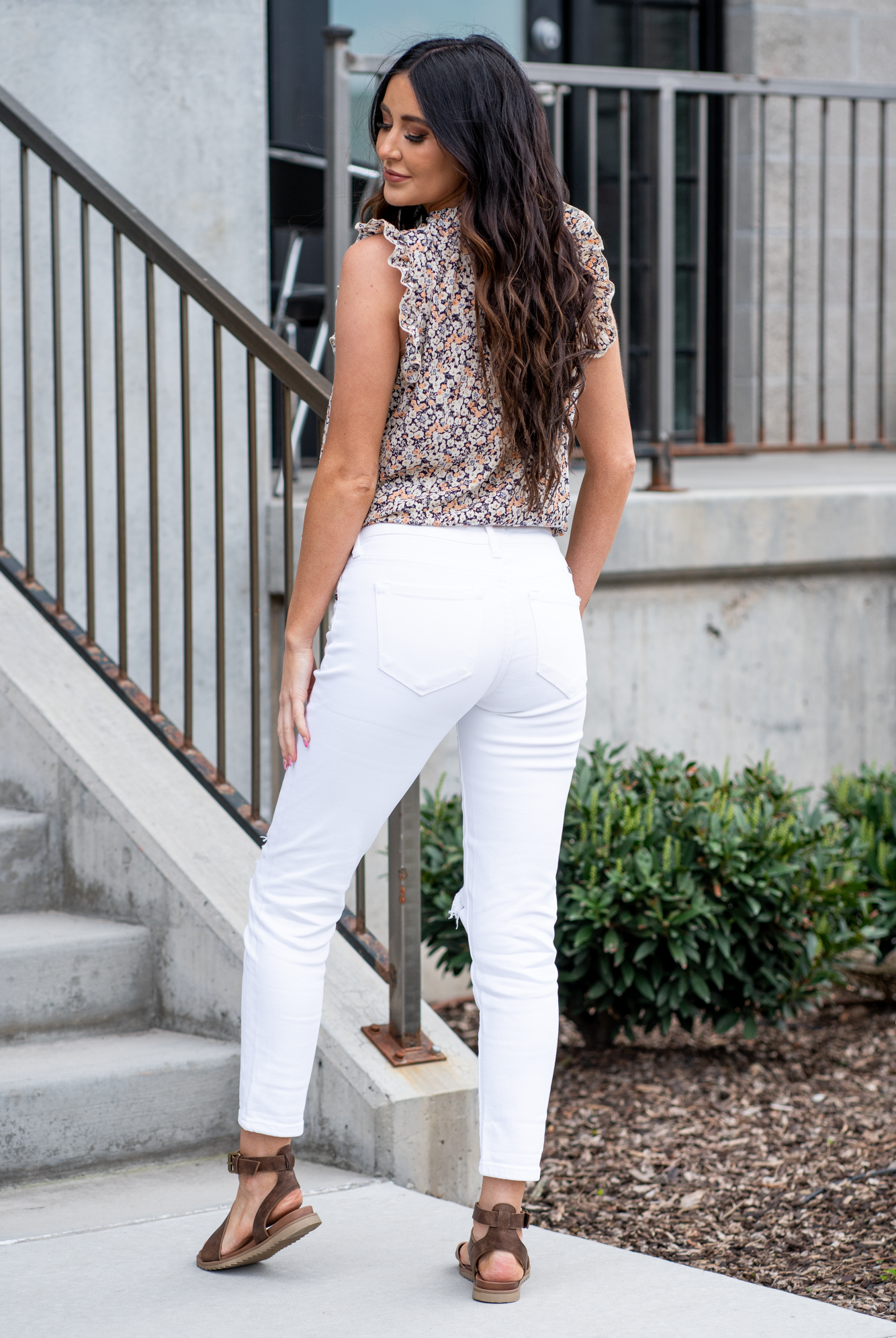 KanCan Jeans These mom jeans will become your go-to! Pair these girlfriend mom fit with sandals and a tee for an easy summer look. Color: White Cut: Straight Fit, 27" Inseam Rise: Mid-Rise, 8.5" Front Rise 100% COTTON Fly: Exposed Button Fly Style #: KC5118WT Contact us for any additional measurements or sizing.