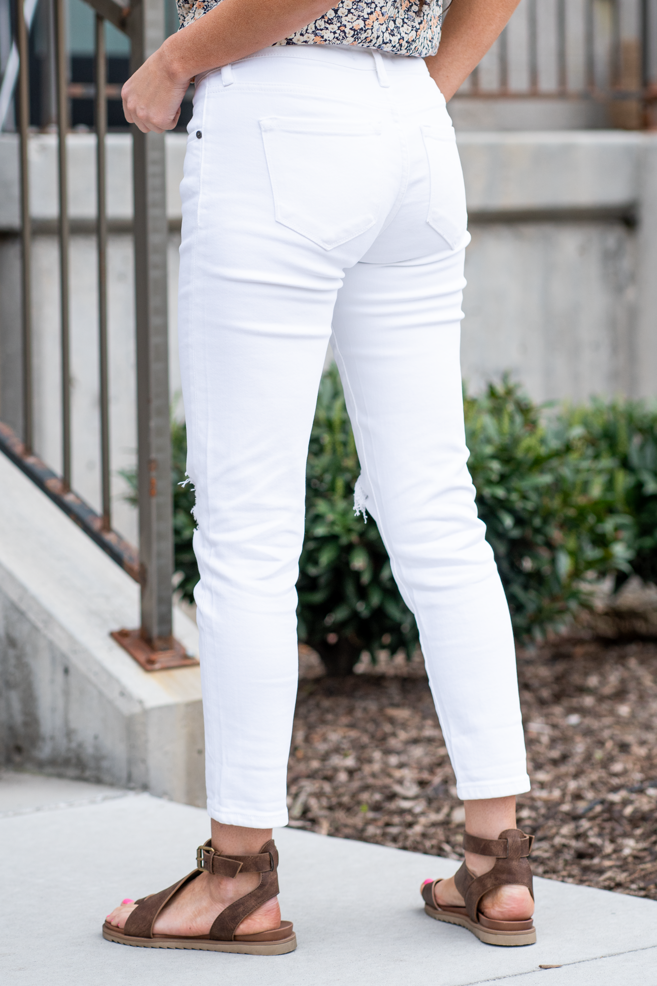 KanCan Jeans These mom jeans will become your go-to! Pair these girlfriend mom fit with sandals and a tee for an easy summer look. Color: White Cut: Straight Fit, 27" Inseam Rise: Mid-Rise, 8.5" Front Rise 100% COTTON Fly: Exposed Button Fly Style #: KC5118WT Contact us for any additional measurements or sizing.