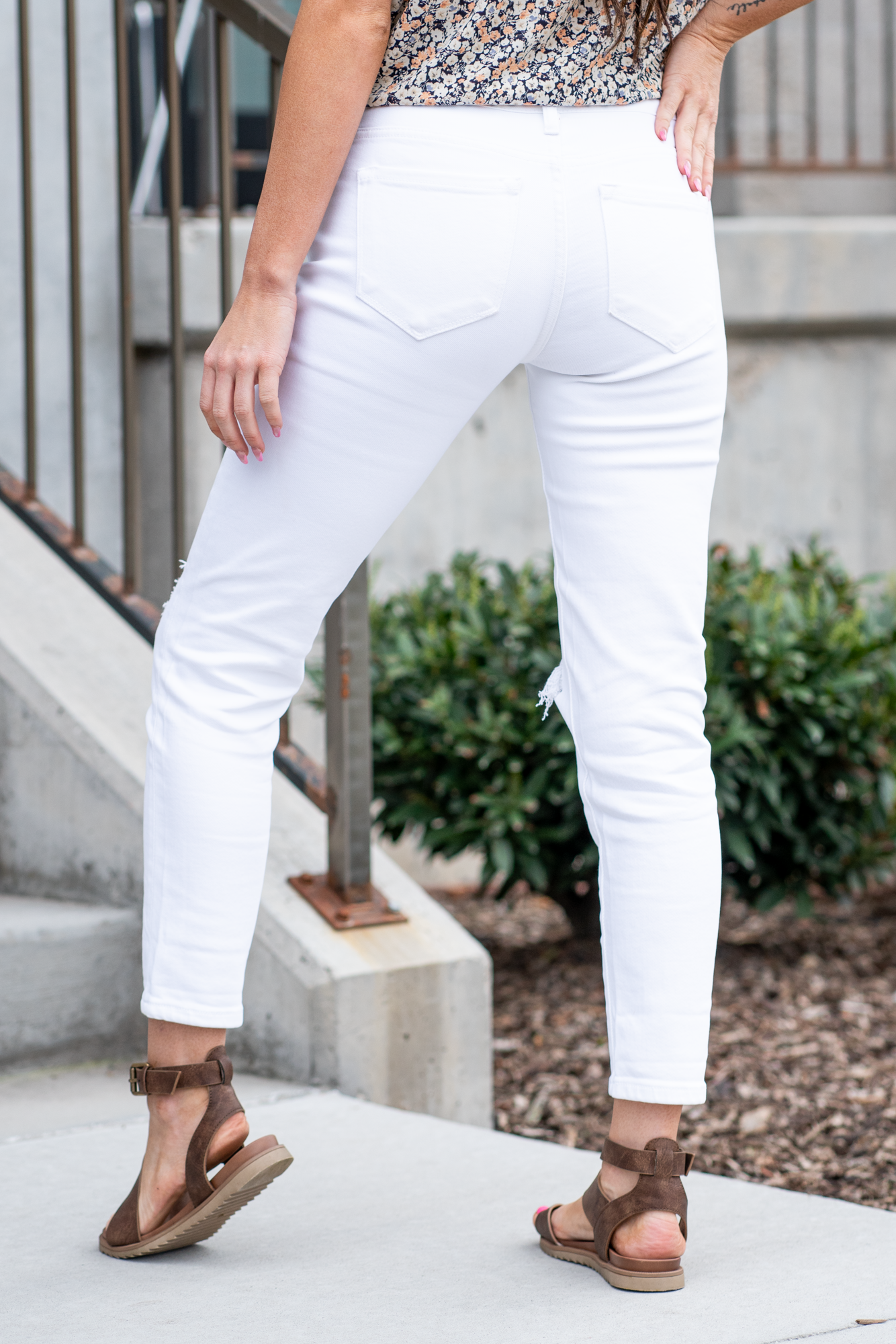 KanCan Jeans These mom jeans will become your go-to! Pair these girlfriend mom fit with sandals and a tee for an easy summer look. Color: White Cut: Straight Fit, 27" Inseam Rise: Mid-Rise, 8.5" Front Rise 100% COTTON Fly: Exposed Button Fly Style #: KC5118WT Contact us for any additional measurements or sizing.