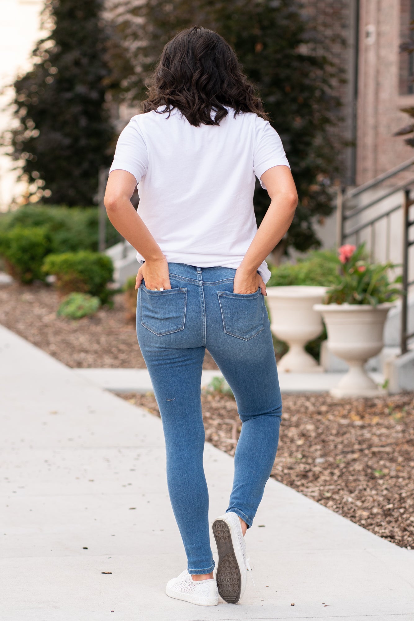 Kan Can Jeans Color: Medium Wash Cut: Skinny, 29" Inseam Rise: High Rise, 10.5" Front Rise Booty Lift Seams COTTON 94.9% POLYESTER 3.8% SPANDEX 1.3% Fly: Zip Fly Style #: KC7342M Contact us for any additional measurements or sizing.