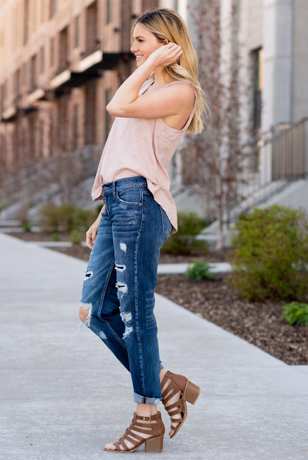 KanCan Jeans Color: Dark Wash Cut: Cuffed Boyfriend, 27" Inseam Rise: Mid-Rise, 9" Front Rise 99% Cotton 1% Spandex Stitching: Classic Fly: Zipper Style #: KC7174D Contact us for any additional measurements or sizing.
