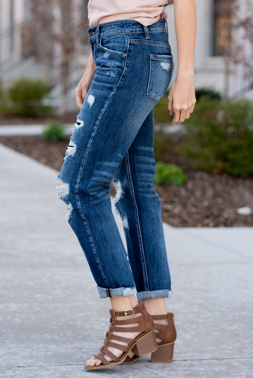 KanCan Jeans Color: Dark Wash Cut: Cuffed Boyfriend, 27" Inseam Rise: Mid-Rise, 9" Front Rise 99% Cotton 1% Spandex Stitching: Classic Fly: Zipper Style #: KC7174D Contact us for any additional measurements or sizing.