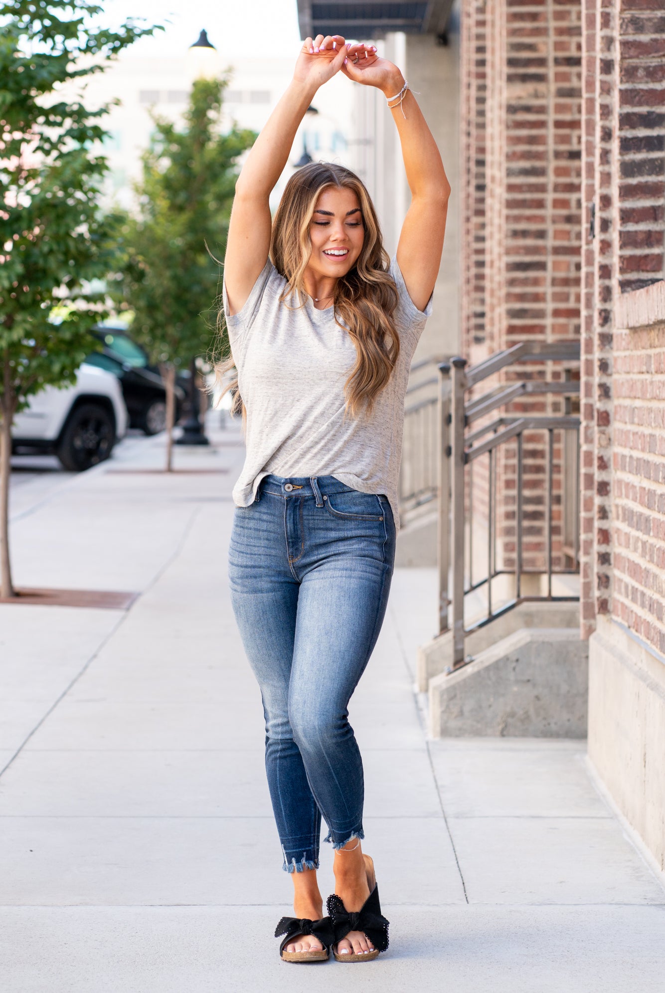 KanCan Jeans Color: Dark Wash Released Hem Ankle Cut: Ankle Skinny, 27" Inseam* Rise: High-Rise, 10" Front Rise* 94% COTTON, 5% POLYESTER, 1% SPANDEX Stitching: Classic Fly: Zipper Style #: KC9245D Contact us for any additional measurements or sizing. *Measured on the smallest size, measurements may vary by size.