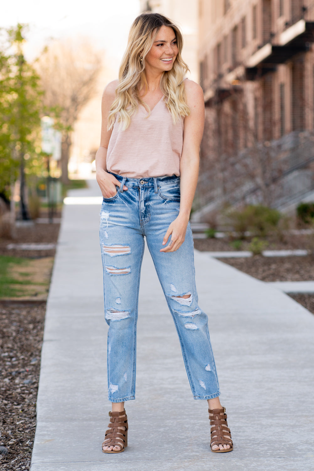 KanCan Jeans Collection: Spring 2021 Color: Medium Blue Wash Cut: Straight Fit, 30" Inseam Rise: High-Rise, 10" Front Rise 99% COTTON/ 1% SPANDEX Fly: Zipper Style #: KC7178M Contact us for any additional measurements or sizing.