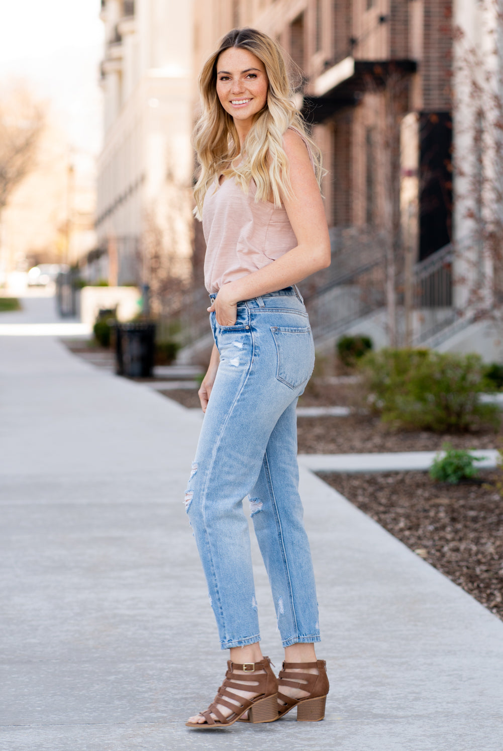 KanCan Jeans Collection: Spring 2021 Color: Medium Blue Wash Cut: Straight Fit, 30" Inseam Rise: High-Rise, 10" Front Rise 99% COTTON/ 1% SPANDEX Fly: Zipper Style #: KC7178M Contact us for any additional measurements or sizing.