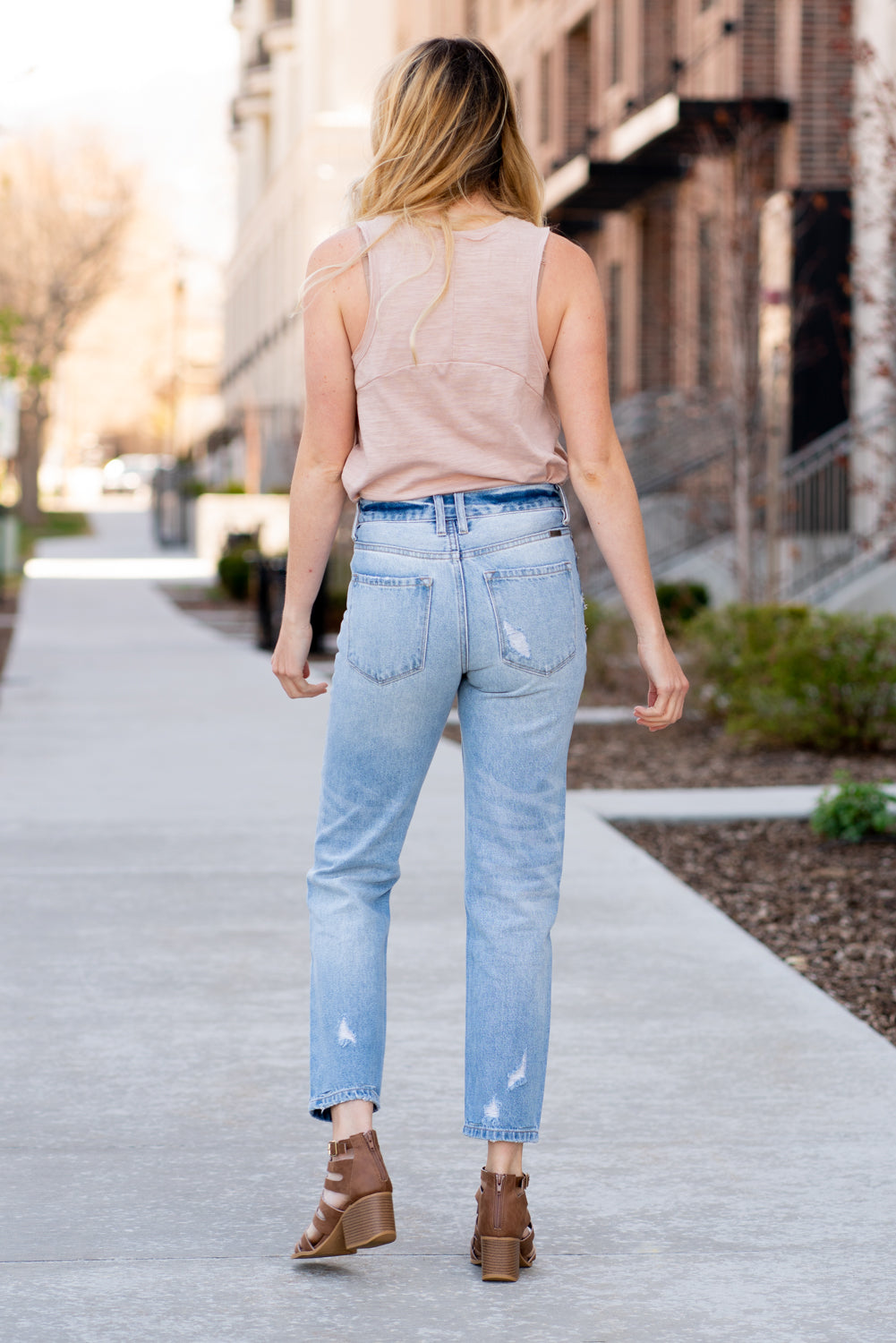 KanCan Jeans Collection: Spring 2021 Color: Medium Blue Wash Cut: Straight Fit, 30" Inseam Rise: High-Rise, 10" Front Rise 99% COTTON/ 1% SPANDEX Fly: Zipper Style #: KC7178M Contact us for any additional measurements or sizing.